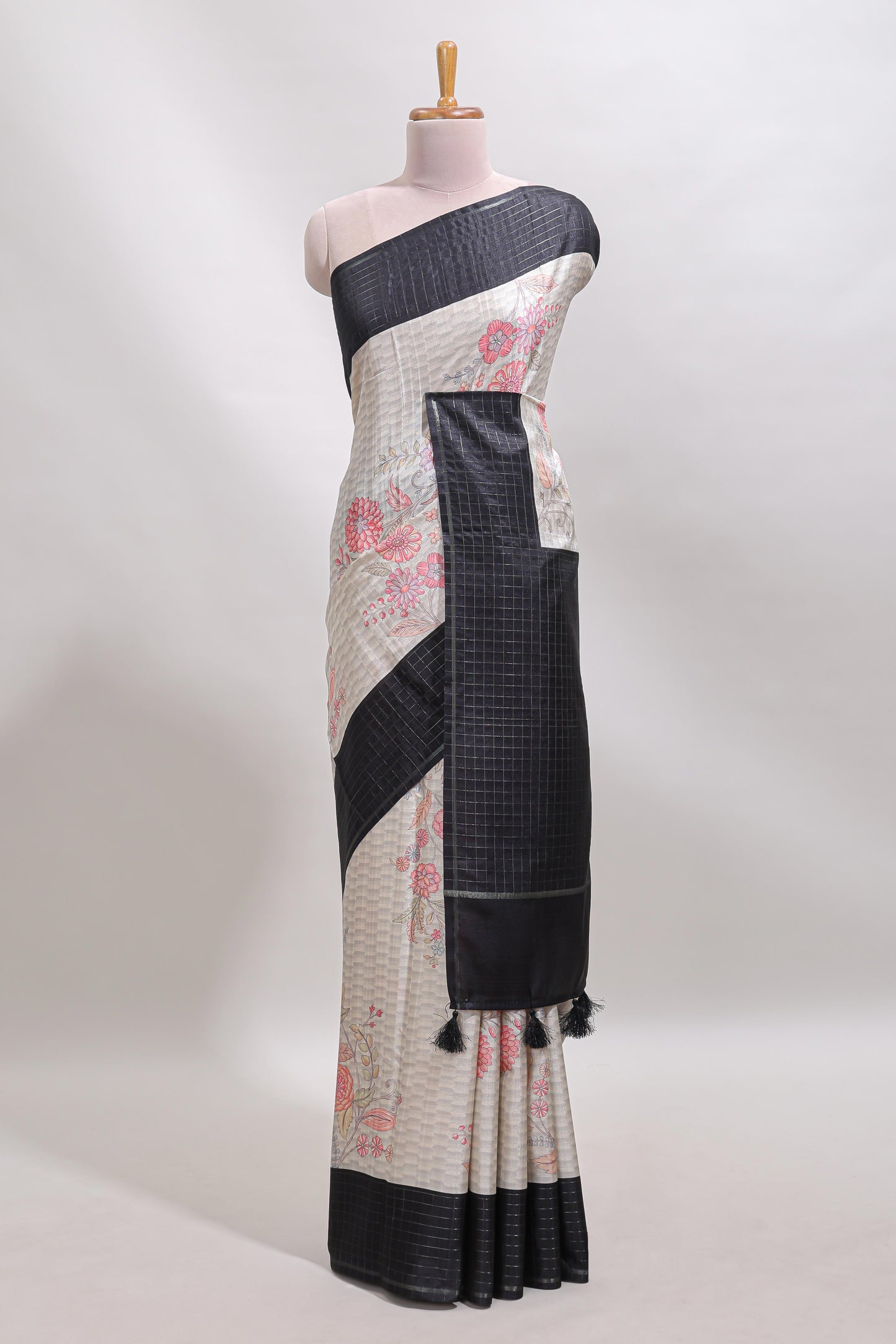 Grey geometric floral design tussar saree with contrast border and floral print blouse