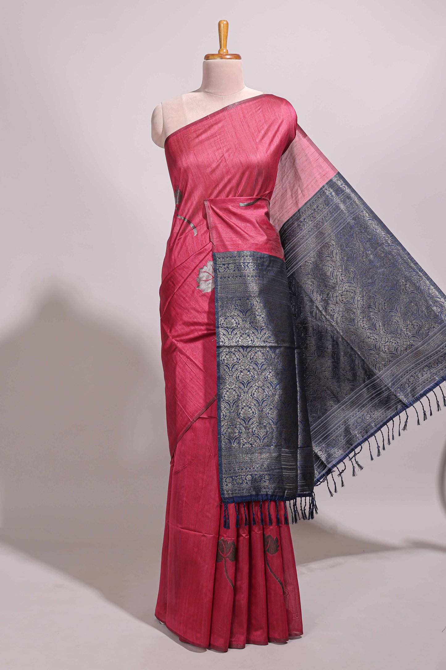 Borderless pink floral design semi tussar saree with contrast pallu and blouse
