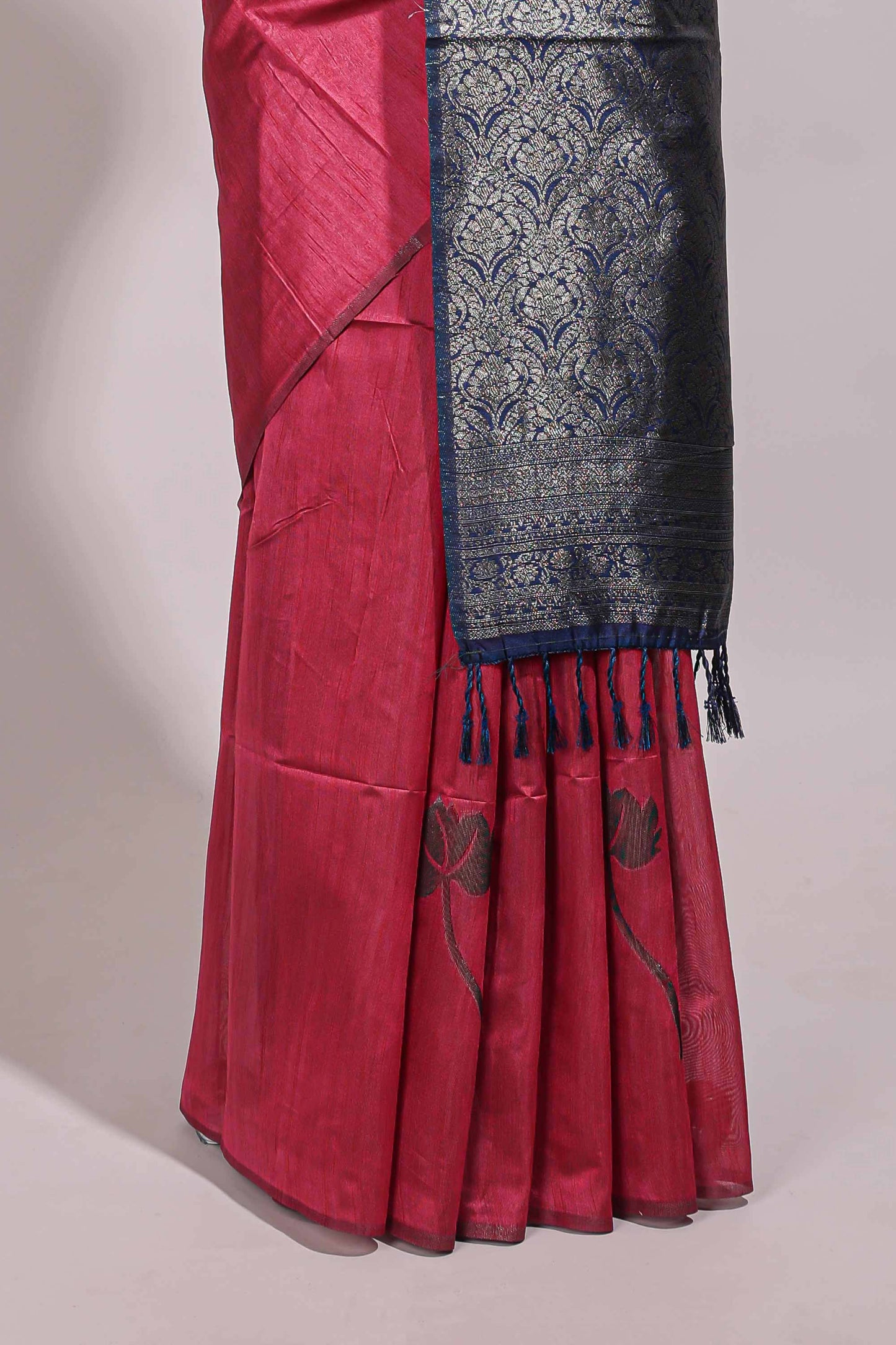 Borderless pink floral design semi tussar saree with contrast pallu and blouse