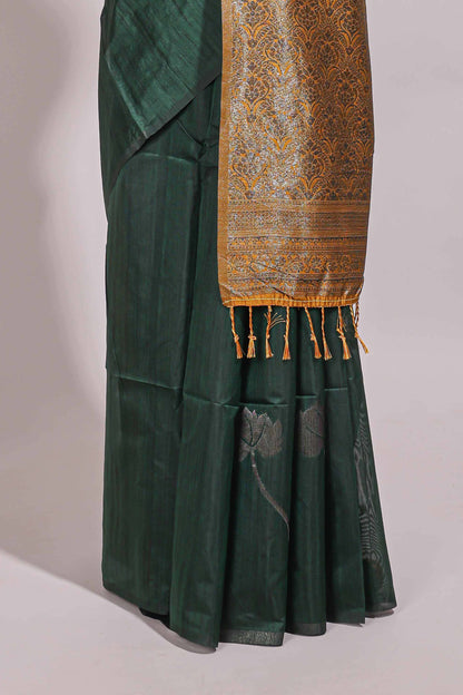 Borderless green floral design semi tussar saree with contrast pallu and blouse
