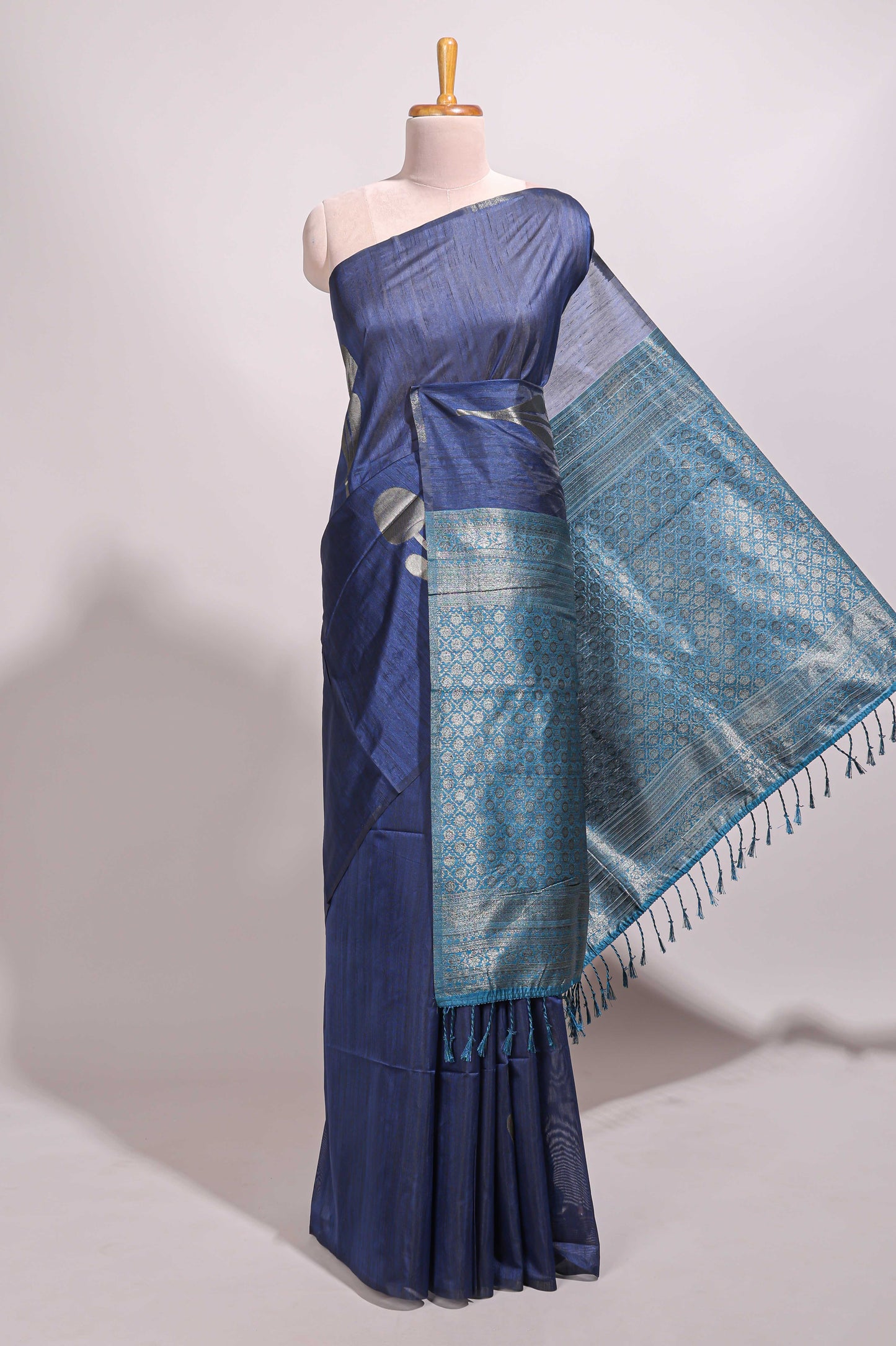 Borderless blue floral design semi tussar saree with contrast pallu and blouse