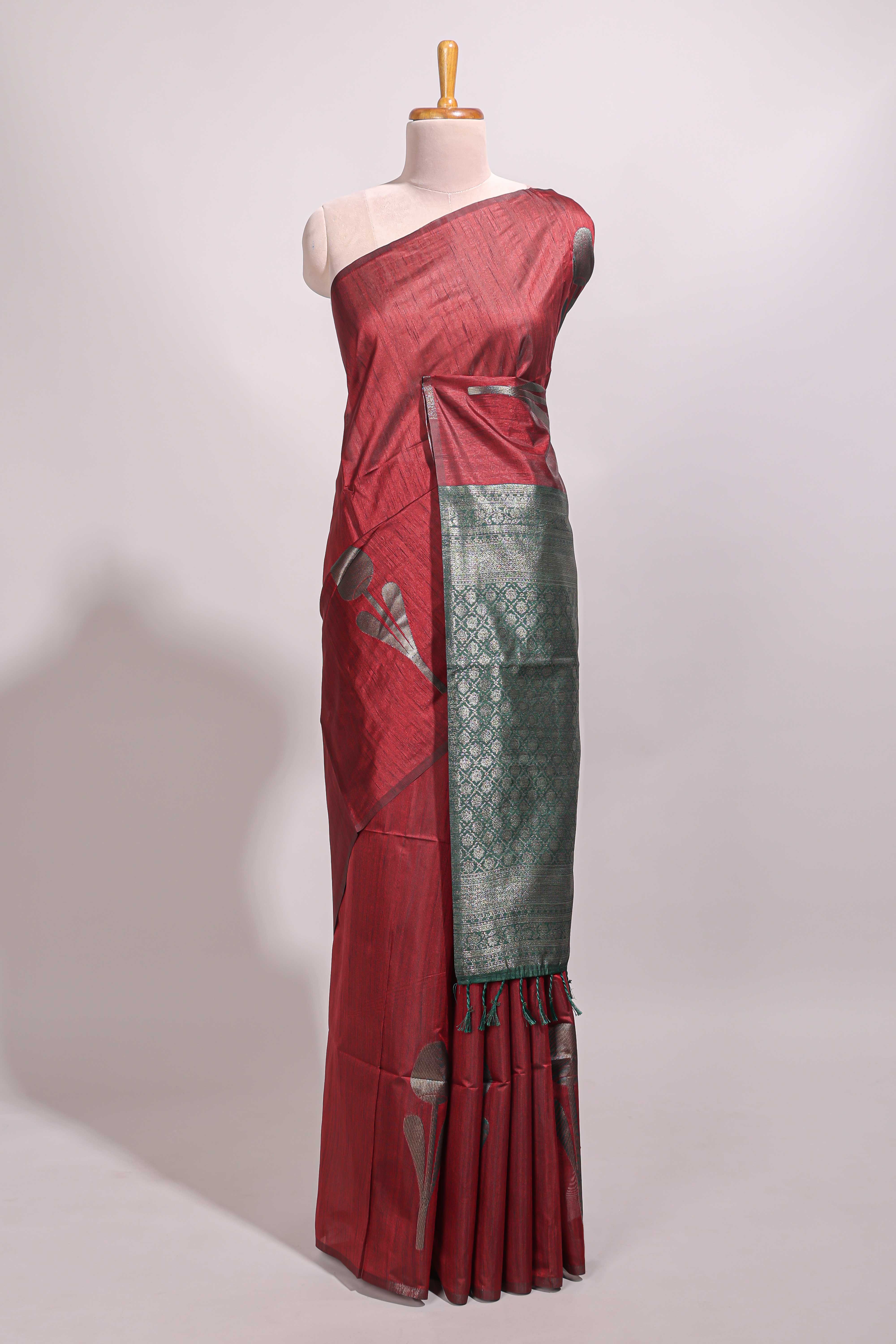 Borderless maroon floral design semi tussar saree with contrast pallu and blouse