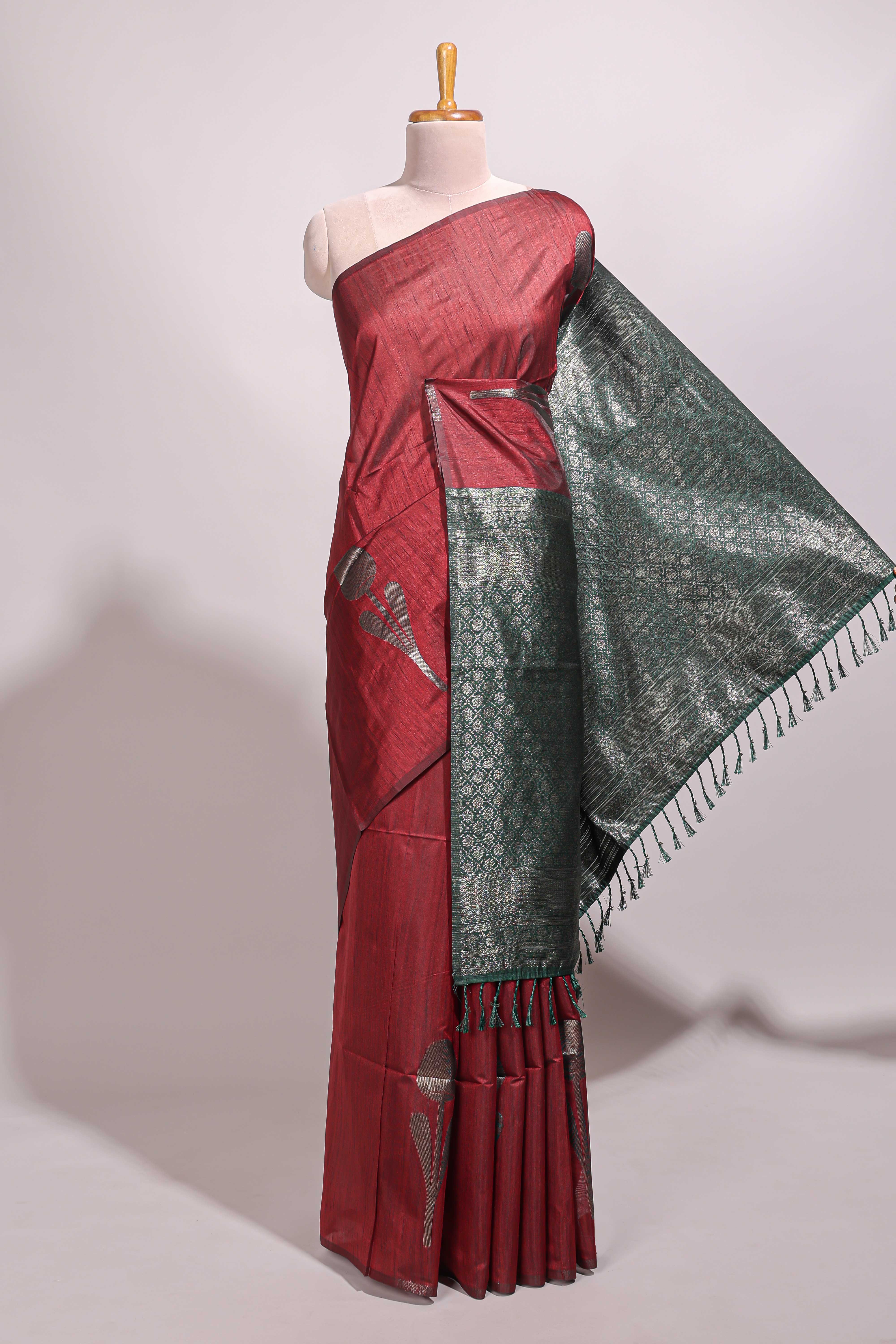 Borderless maroon floral design semi tussar saree with contrast pallu and blouse
