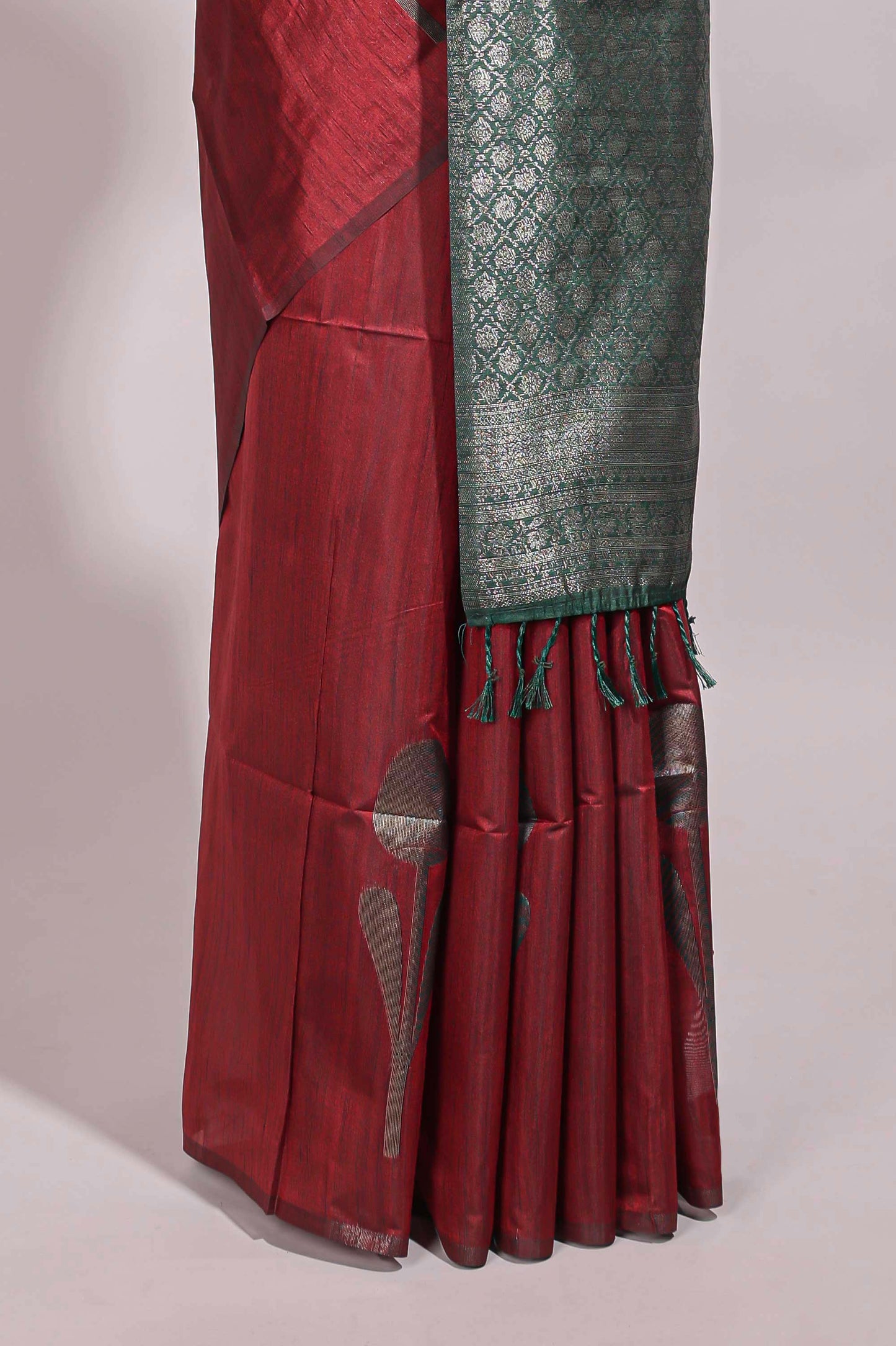 Borderless maroon floral design semi tussar saree with contrast pallu and blouse