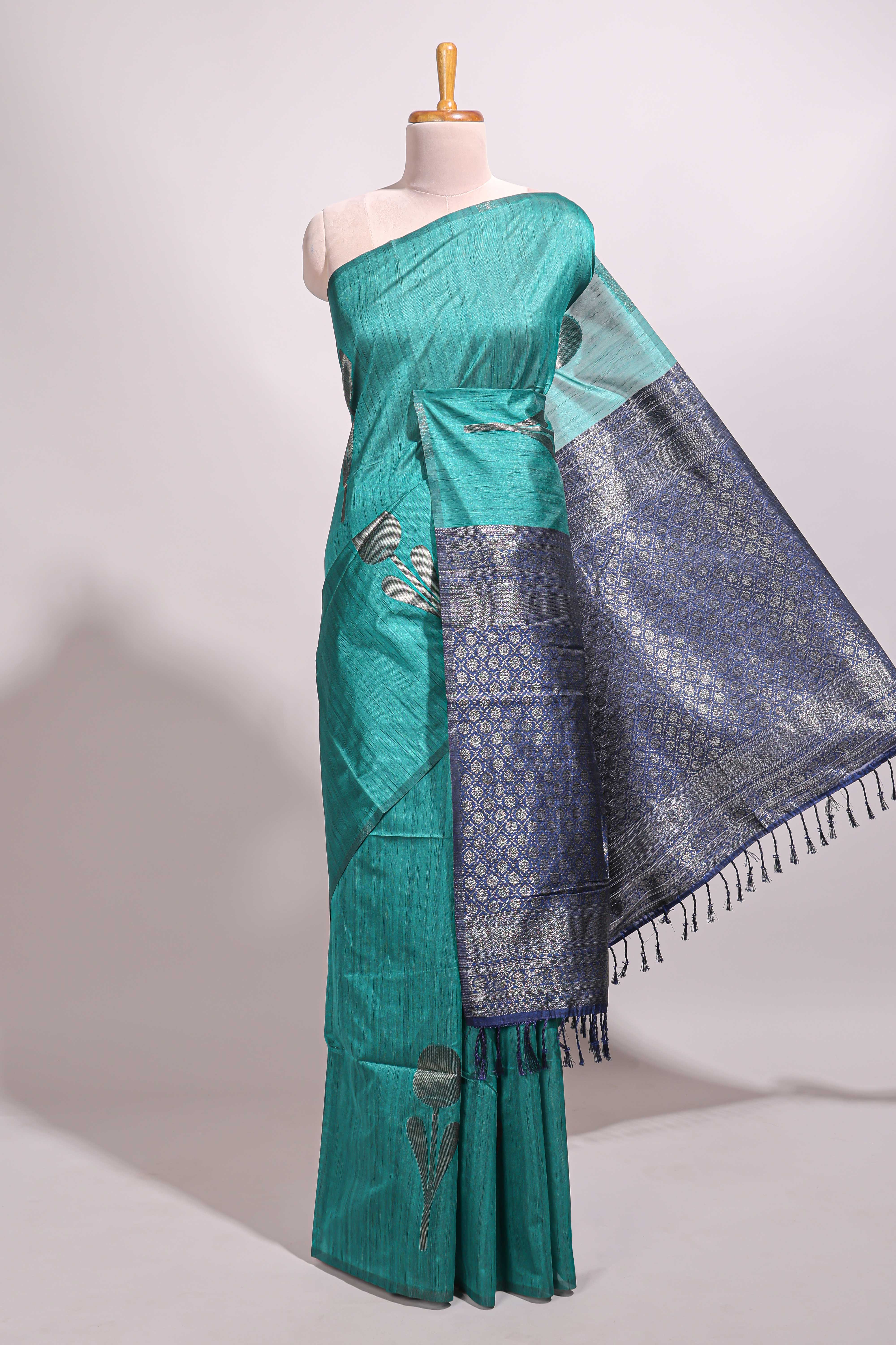Borderless green floral design semi tussar saree with contrast pallu and blouse