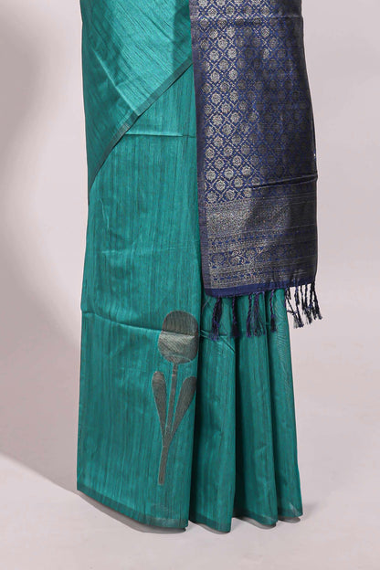 Borderless green floral design semi tussar saree with contrast pallu and blouse