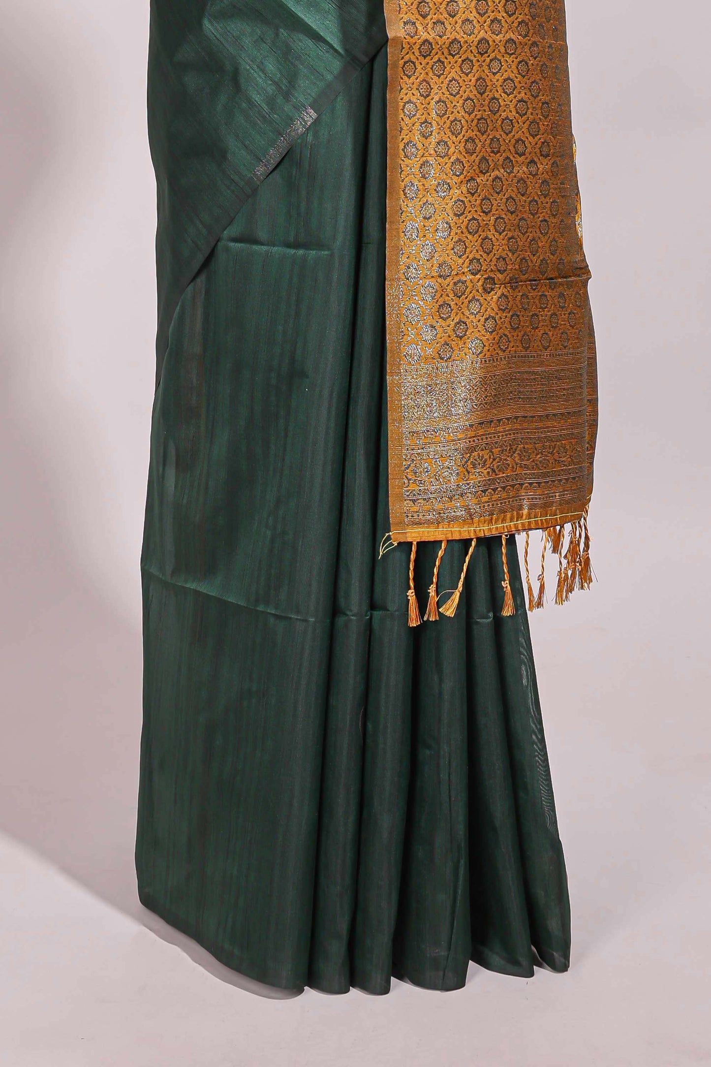 Borderless bottel green floral design semi tussar saree with contrast pallu and blouse
