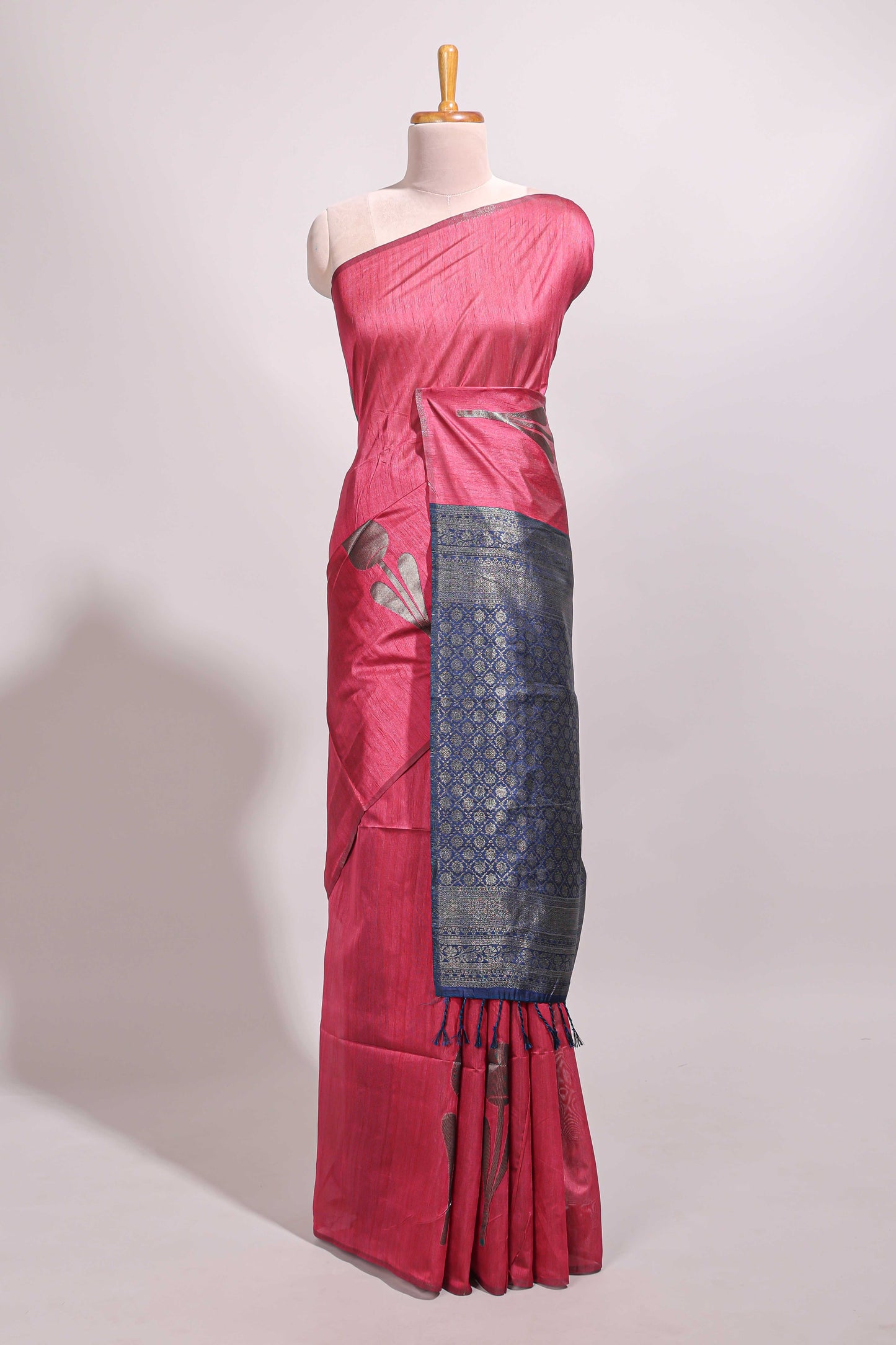 Borderless pink floral design semi tussar saree with contrast pallu and blouse
