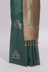 Borderless green round butta art tussar saree with contrast pallu and blouse