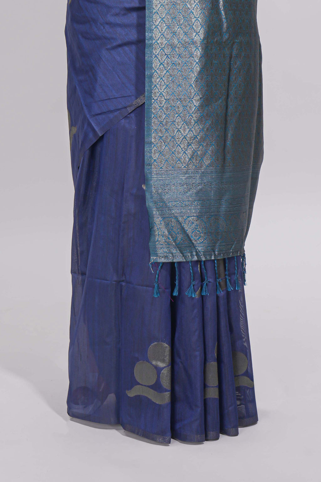 Borderless blue round butta art tussar saree with contrast pallu and blouse