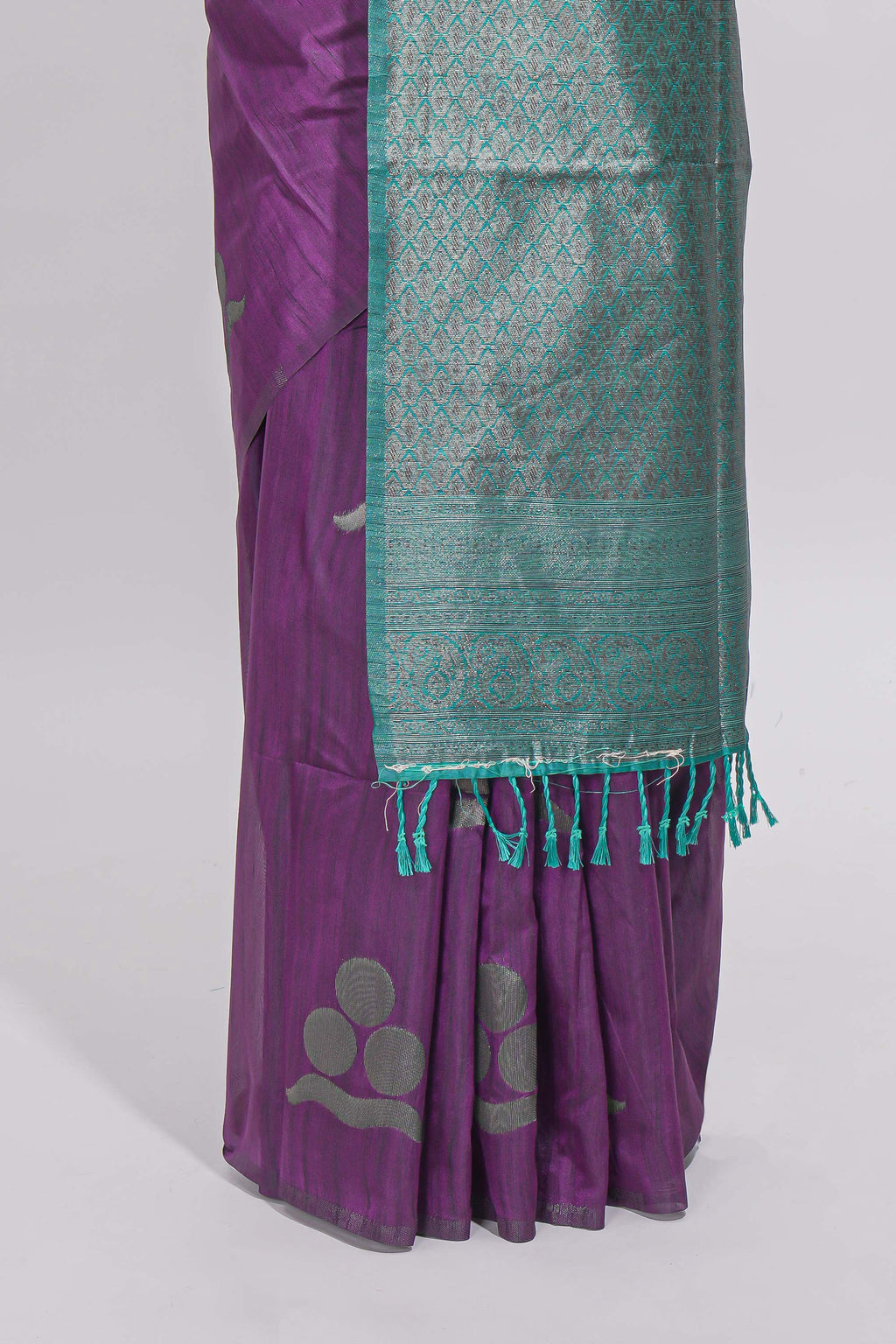 Borderless purple round butta art tussar saree with contrast pallu and blouse