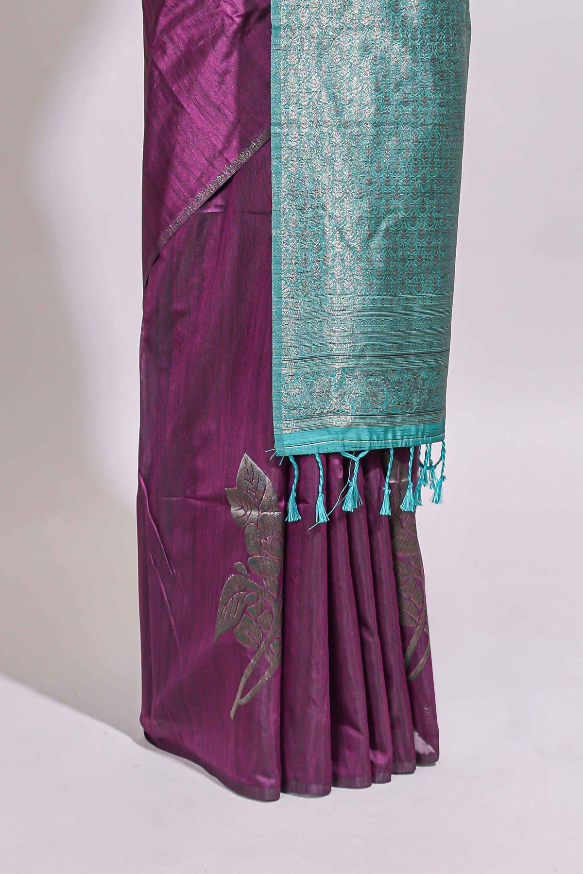 Borderless floral design purple art tussar saree with contrast pallu and silver motifs blouse
