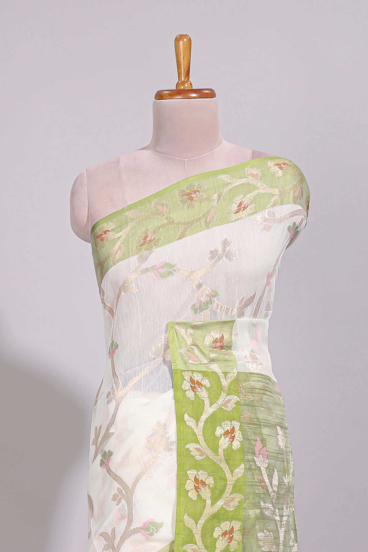 White floral design art tussar saree with contrast border and floral vine pallu