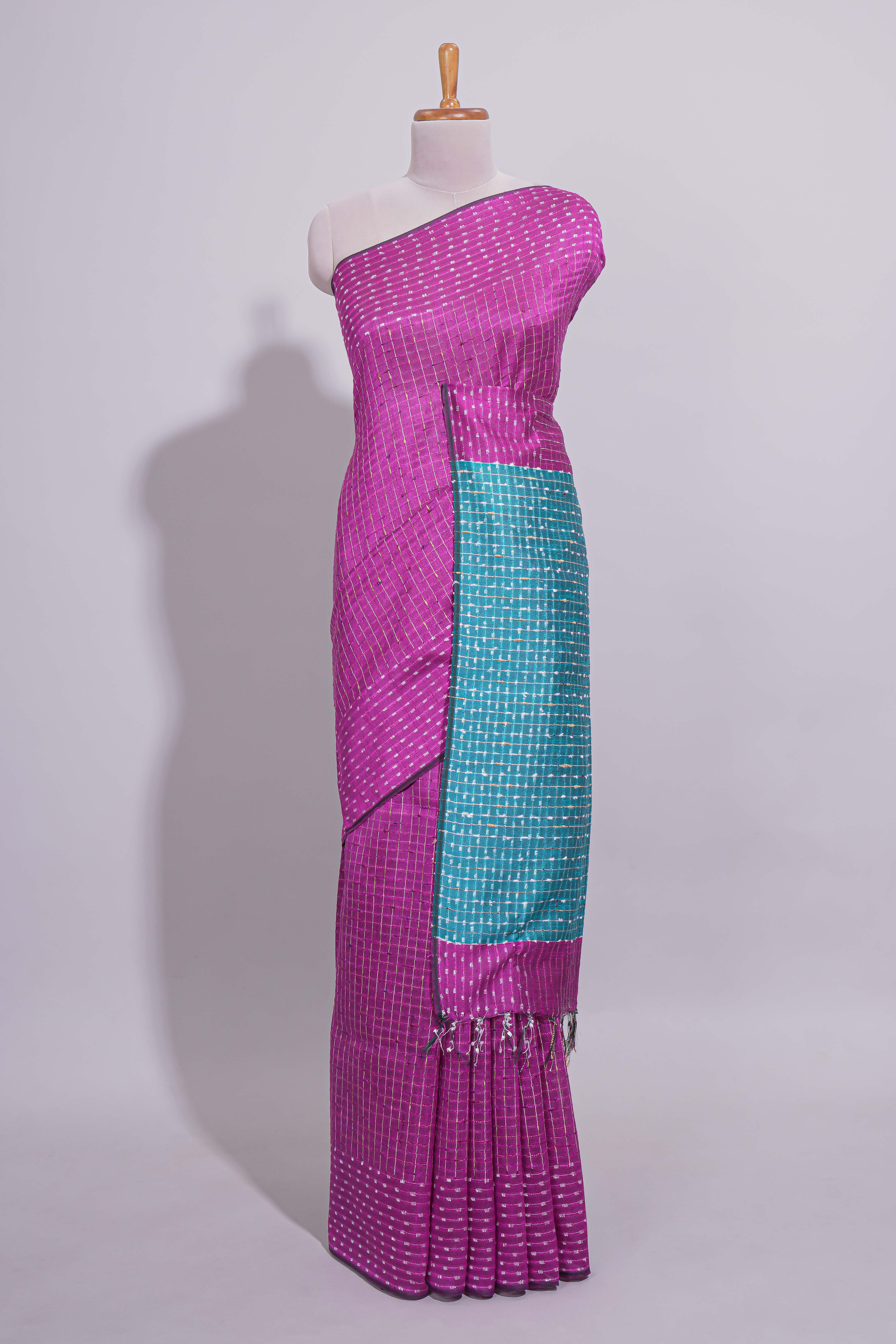 Borderless PinkCheckedzari design art tussar saree with Contrast pallu and blouse