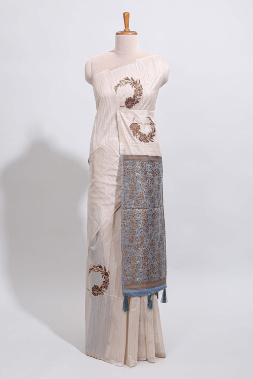 Borderless cream ivory circular floral wreath motifs tussar saree with dense floral vine pallu and contrast blouse