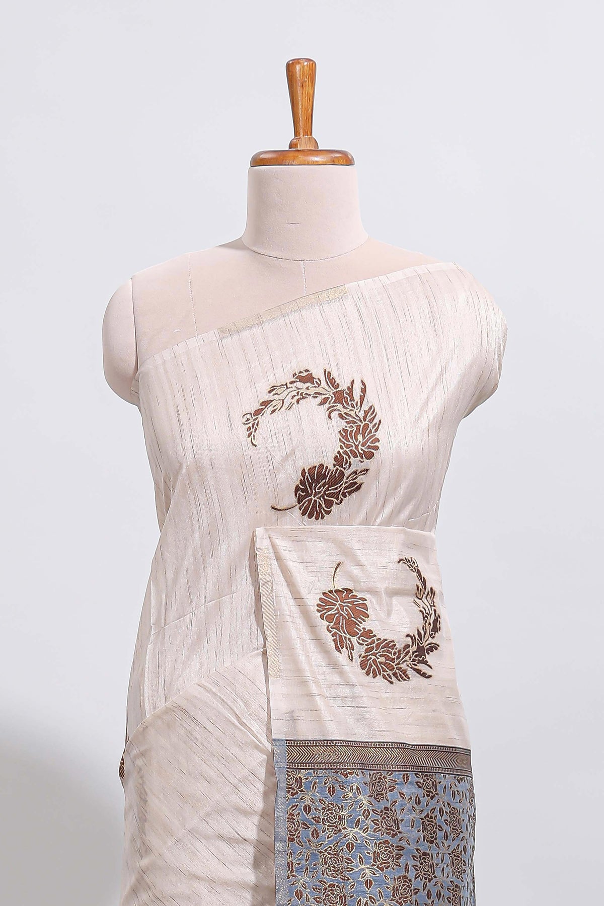 Borderless cream ivory circular floral wreath motifs tussar saree with dense floral vine pallu and contrast blouse