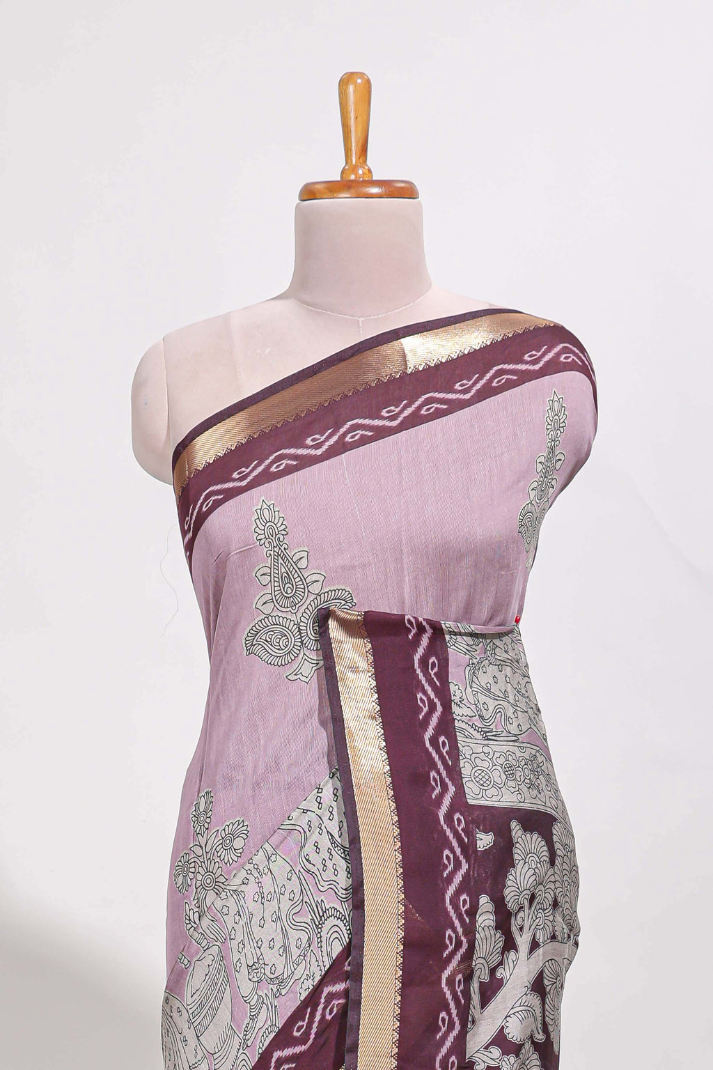 Lavender Mauve Viscose Georgette Saree All-over elegant ethnic detailing gold zari border and Statement pallu with artistic motifs with contrast printed blouse