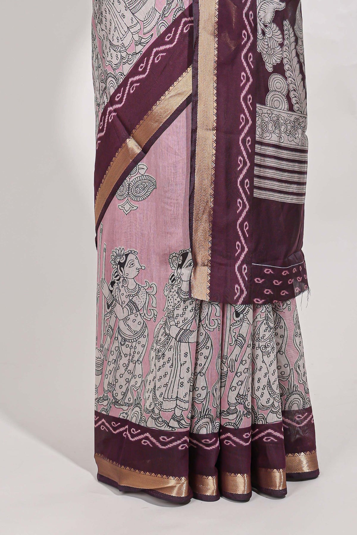 Rose Viscose Georgette Saree All-over elegant ethnic detailing gold zari border and Statement pallu with artistic motifs with contrast printed blouse