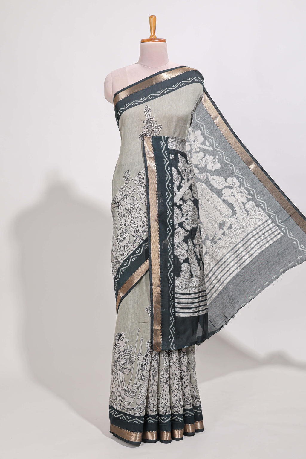Grey colour viscose georgette saree All-over elegant ethnic detailing gold zari border and Statement pallu with artistic motifs with contrast printed blouse