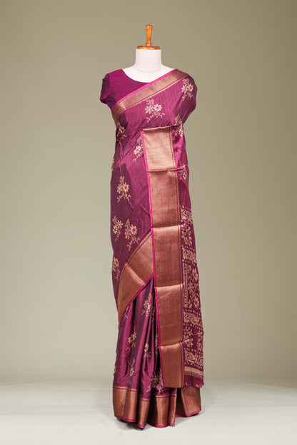  All over floral motifs 