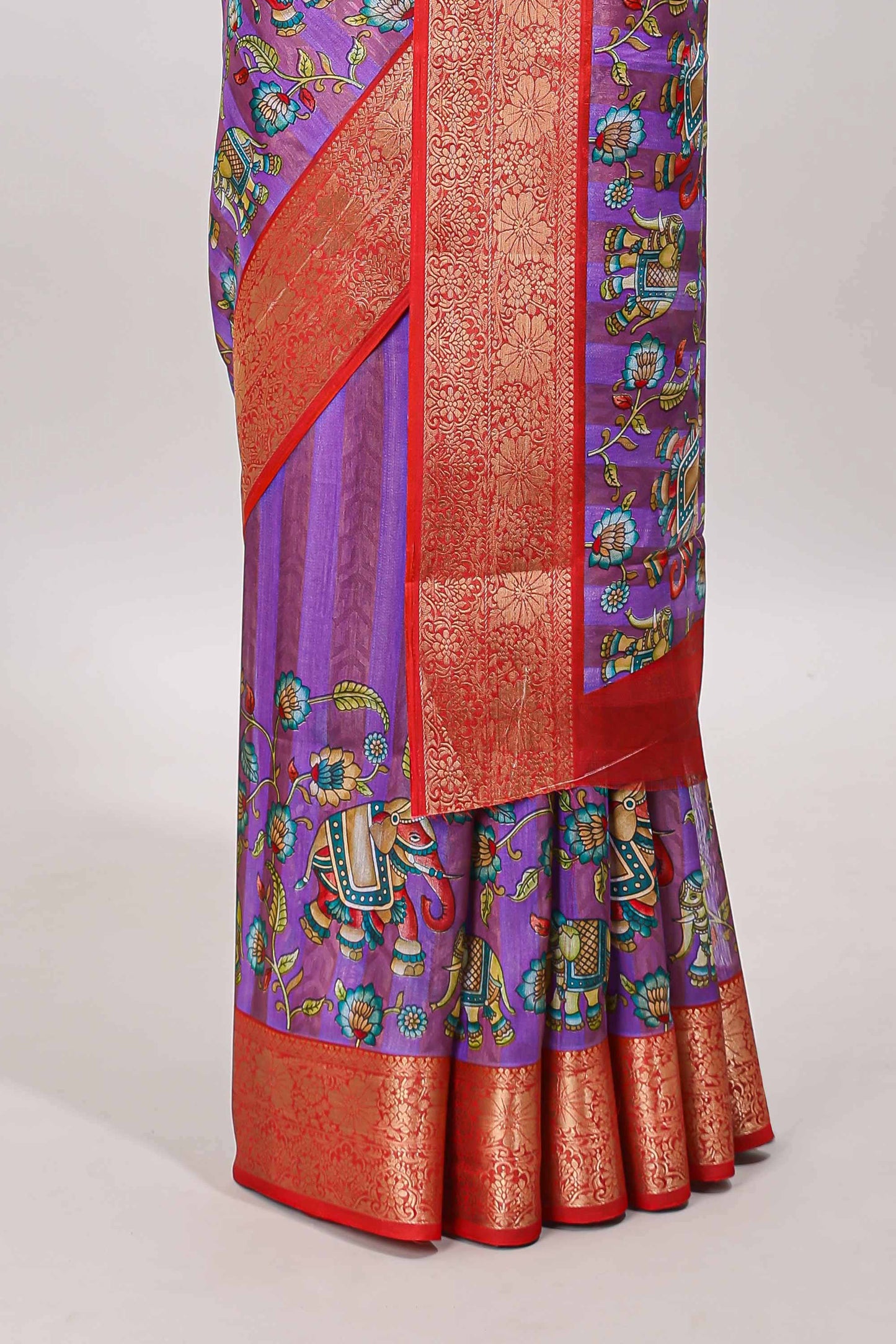Artistic pallu print feature
