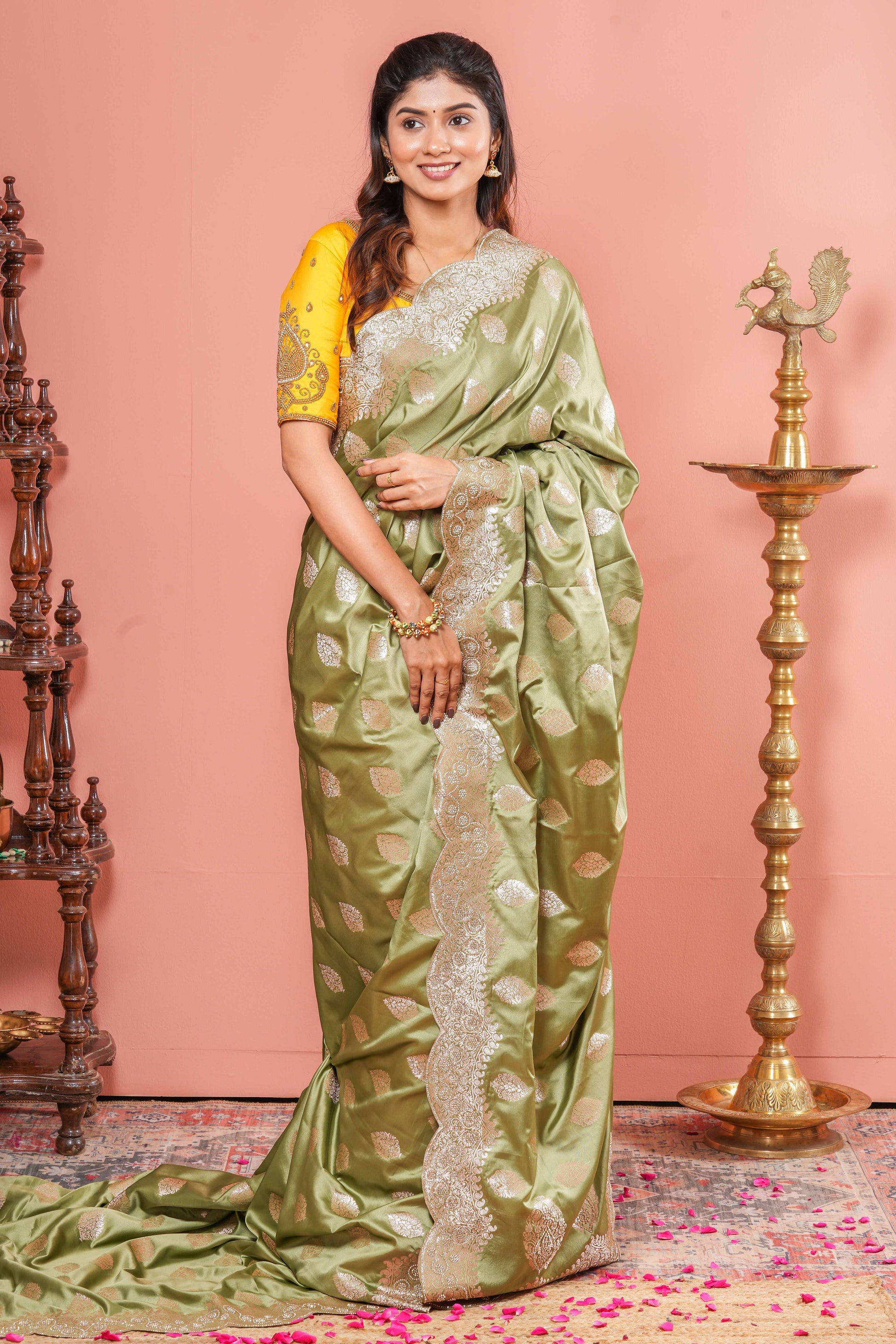 Banarasi silk fabric weave
