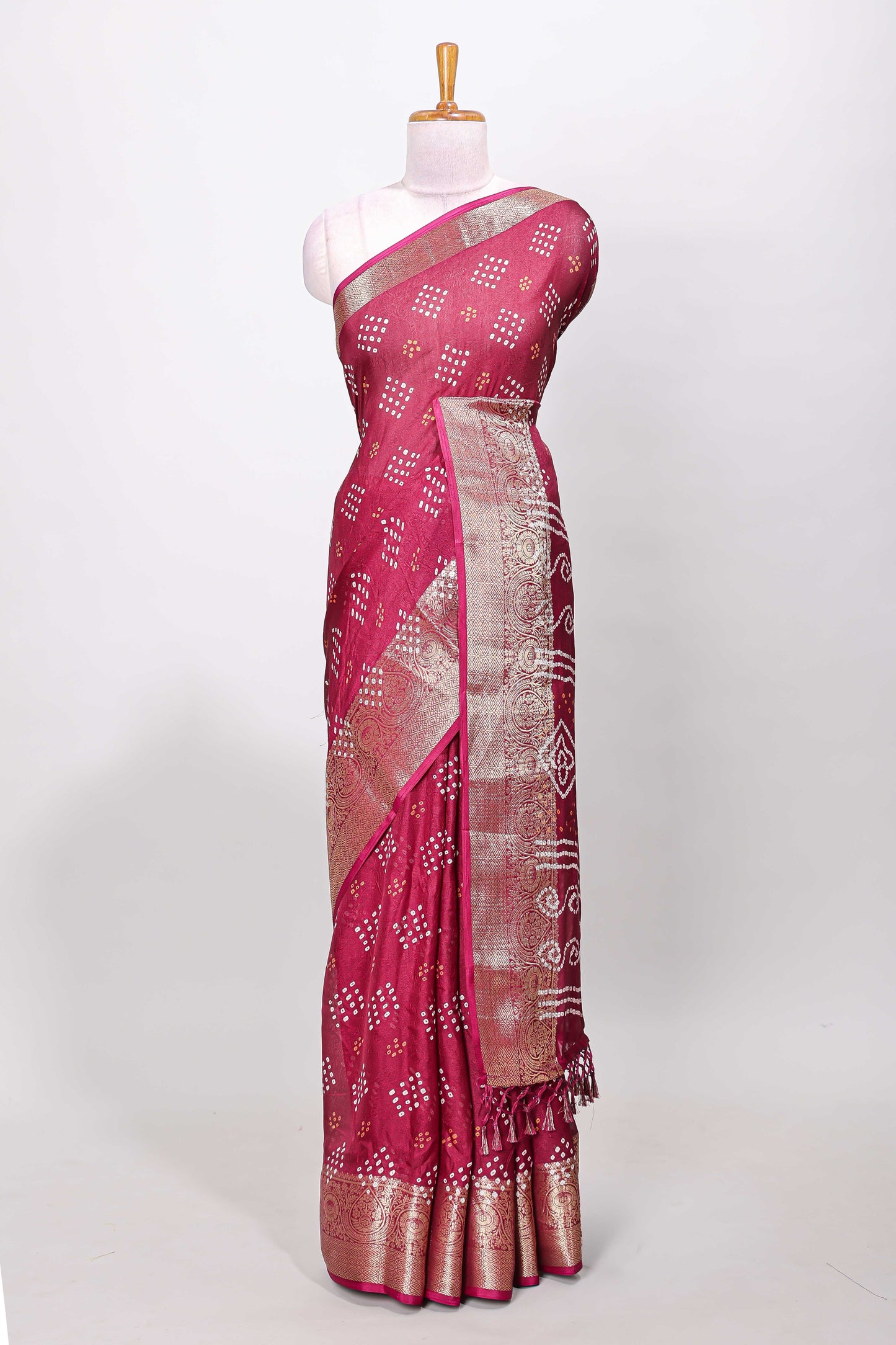  Bandhani dot pattern saree