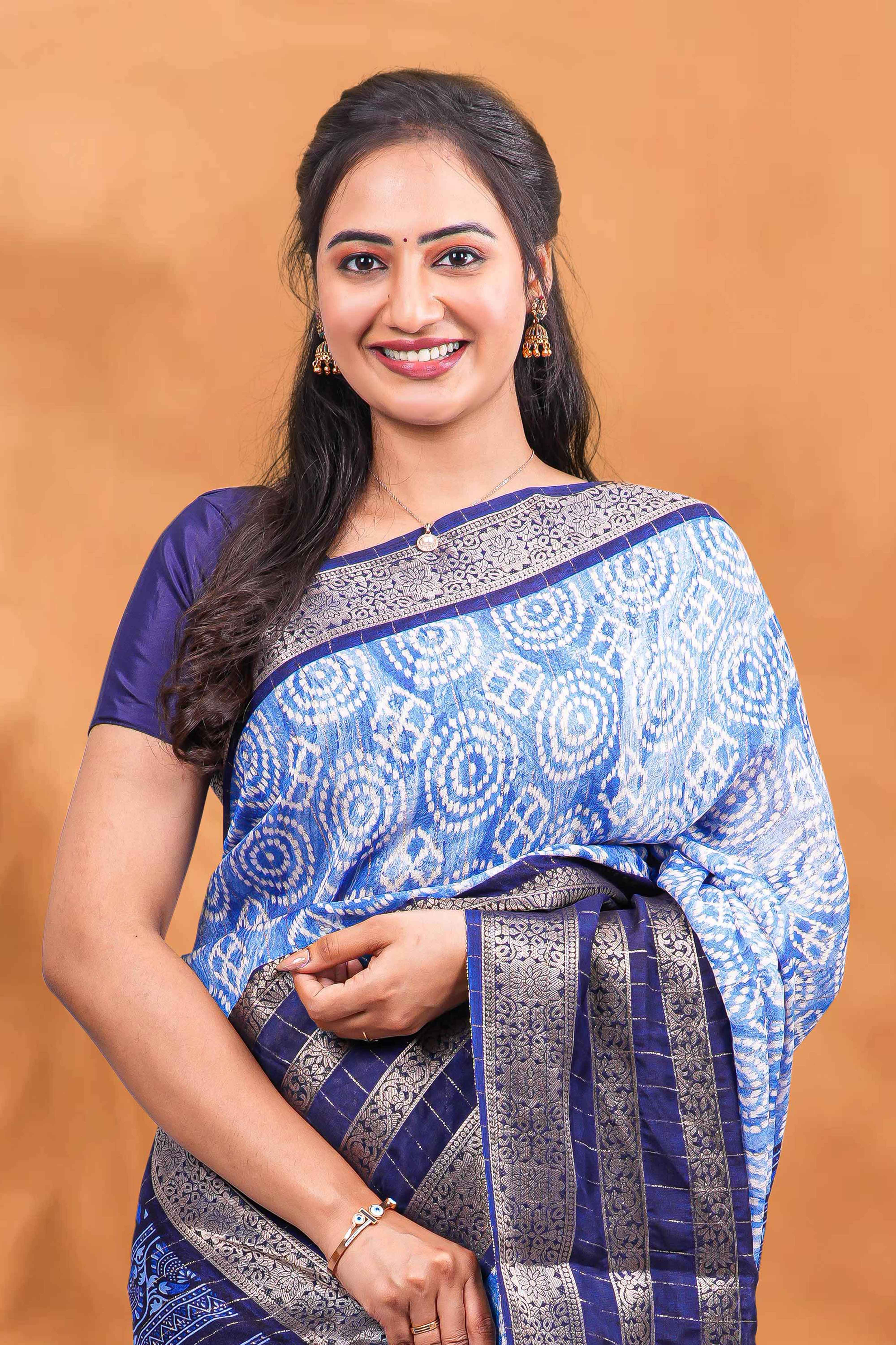 Bandhani print detail 