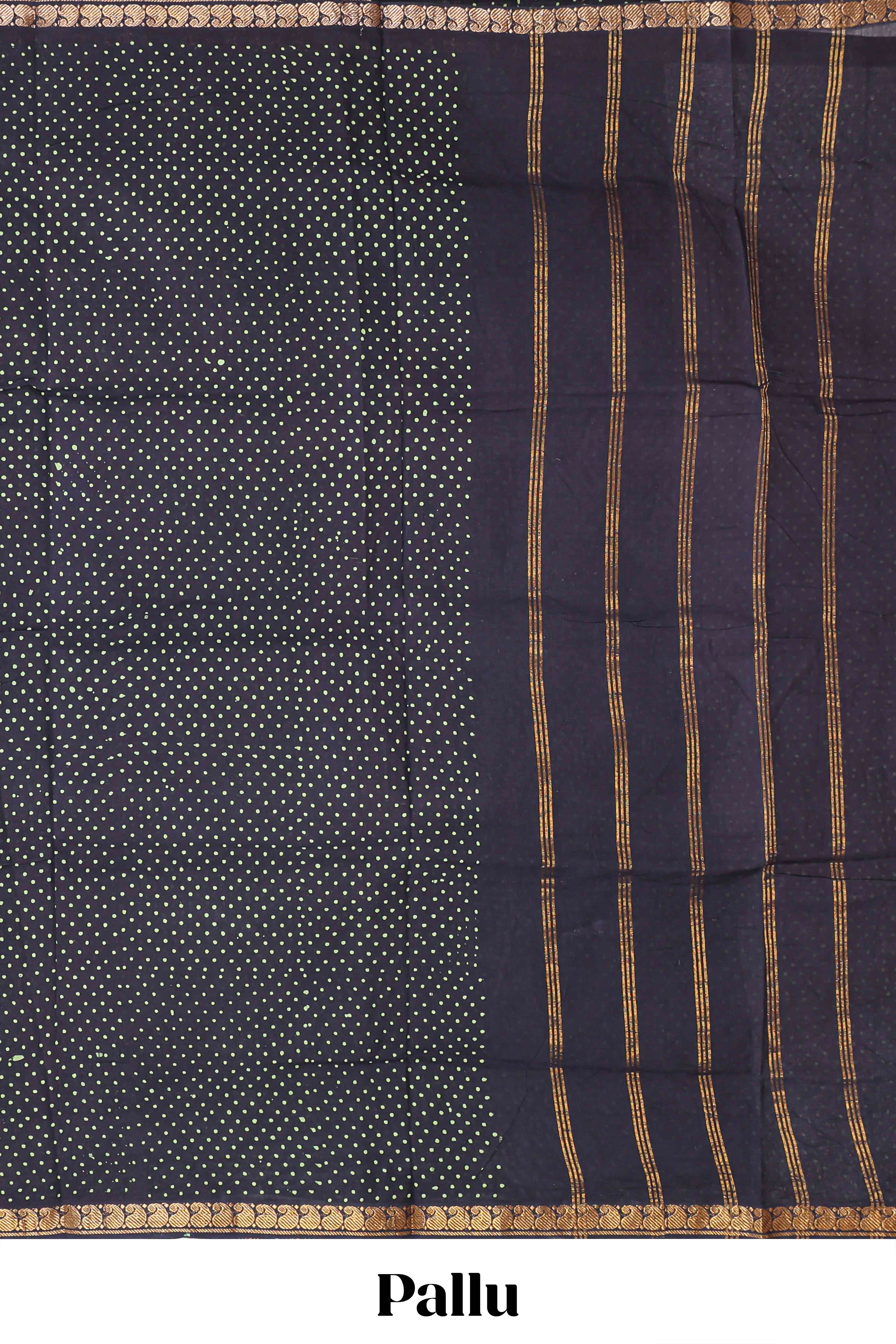 Black Decorative pallu feature