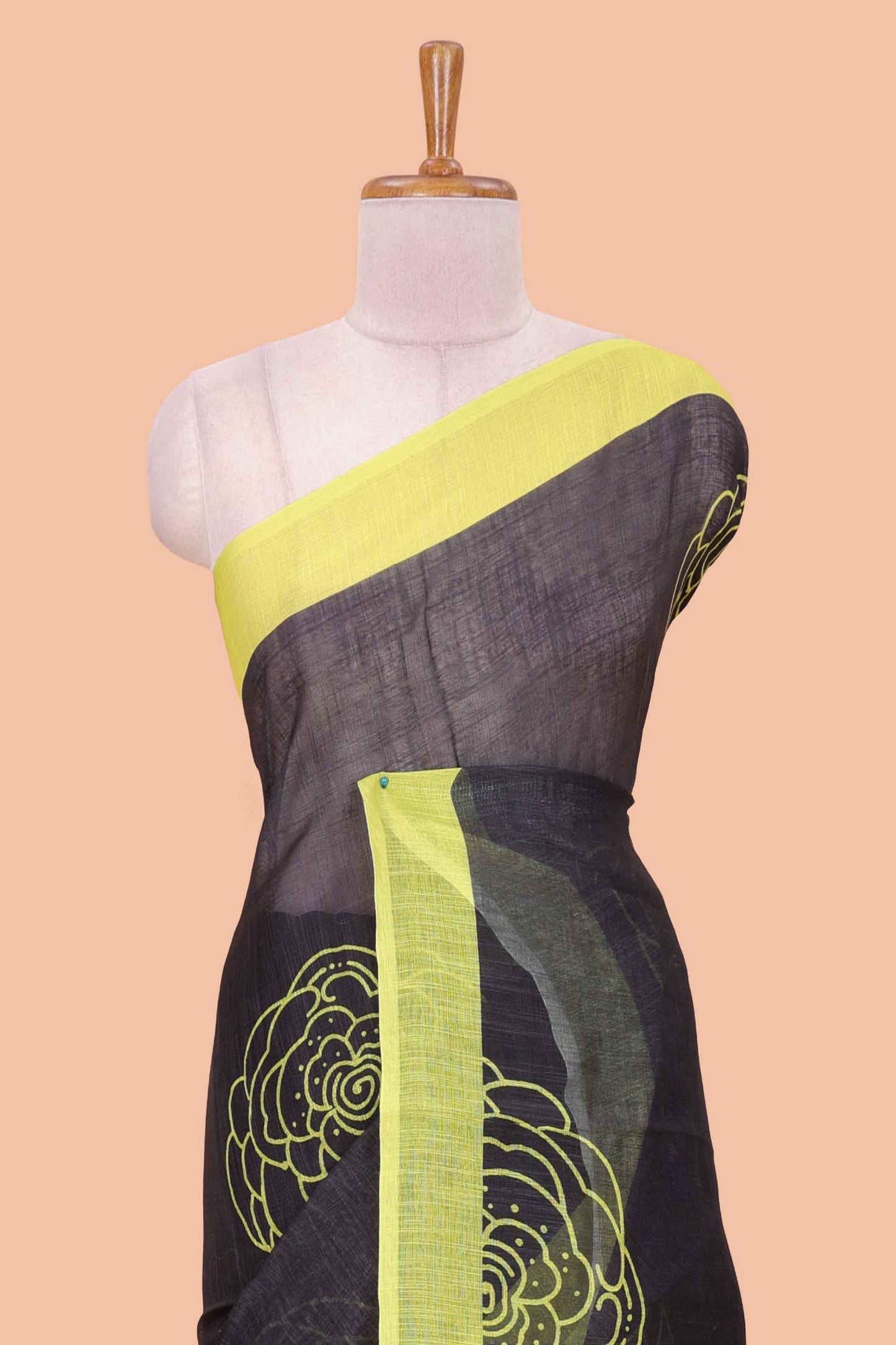 Black contrast pallu linen saree
