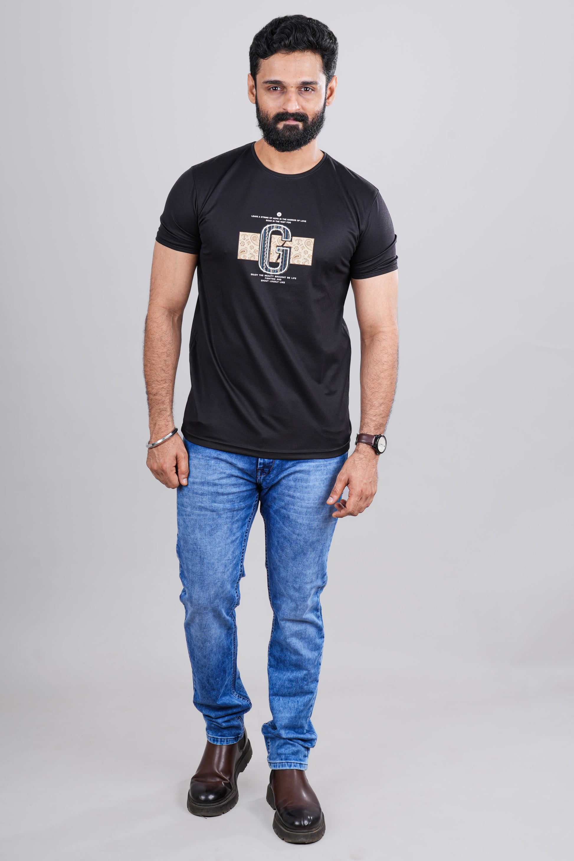 Black round neck t shirt