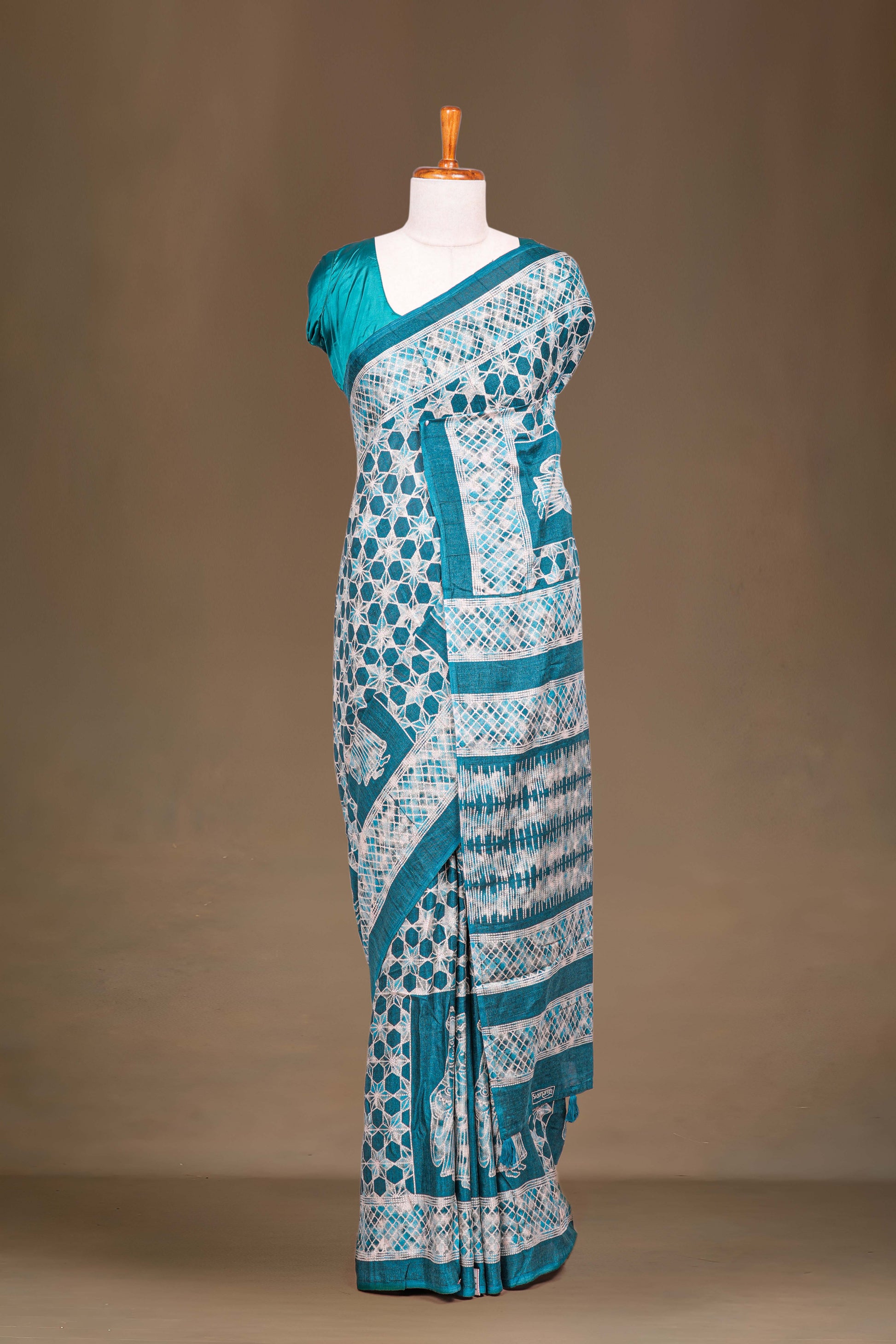 Blue contrast pallu linen saree