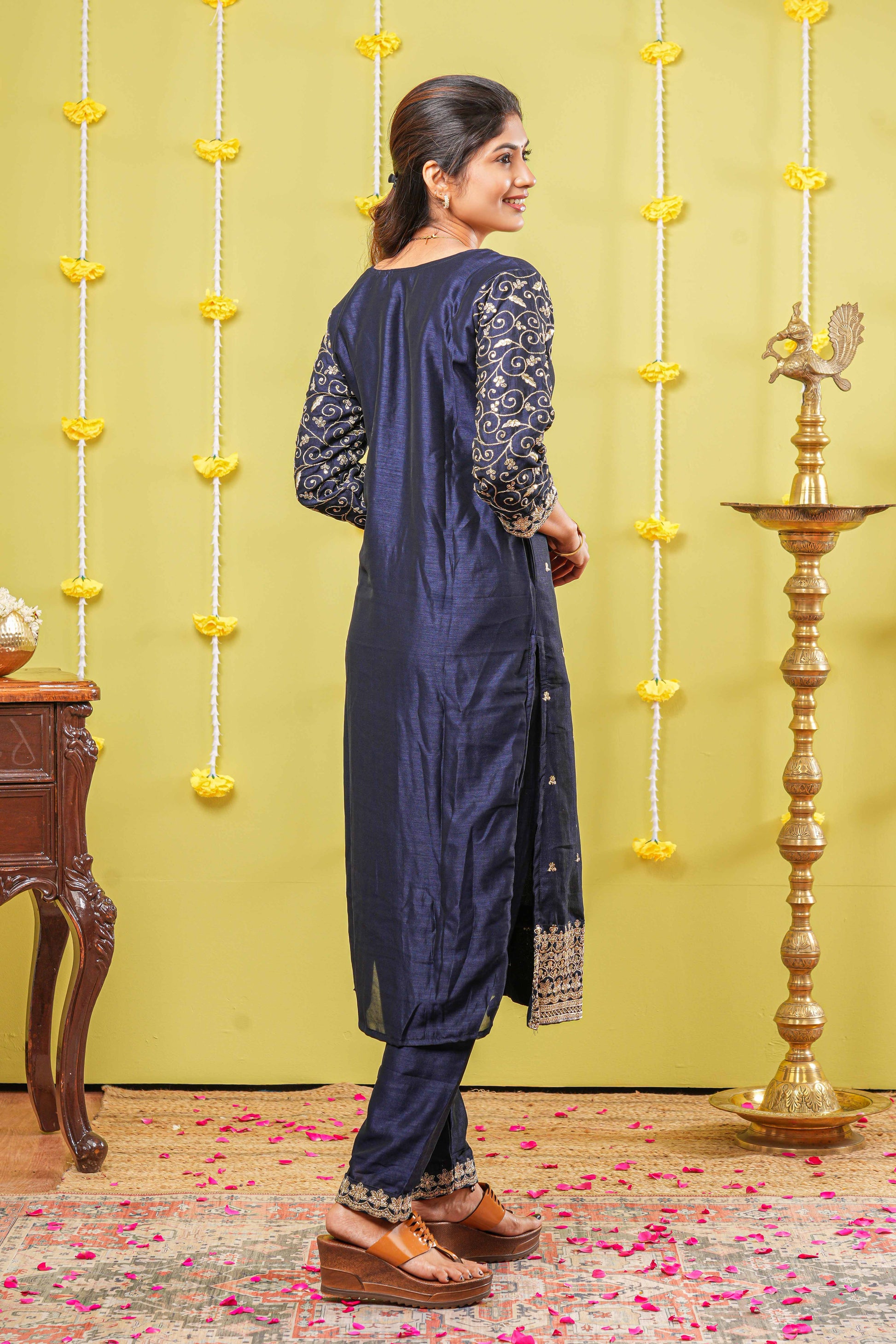 Blue neckline embroidered outfit