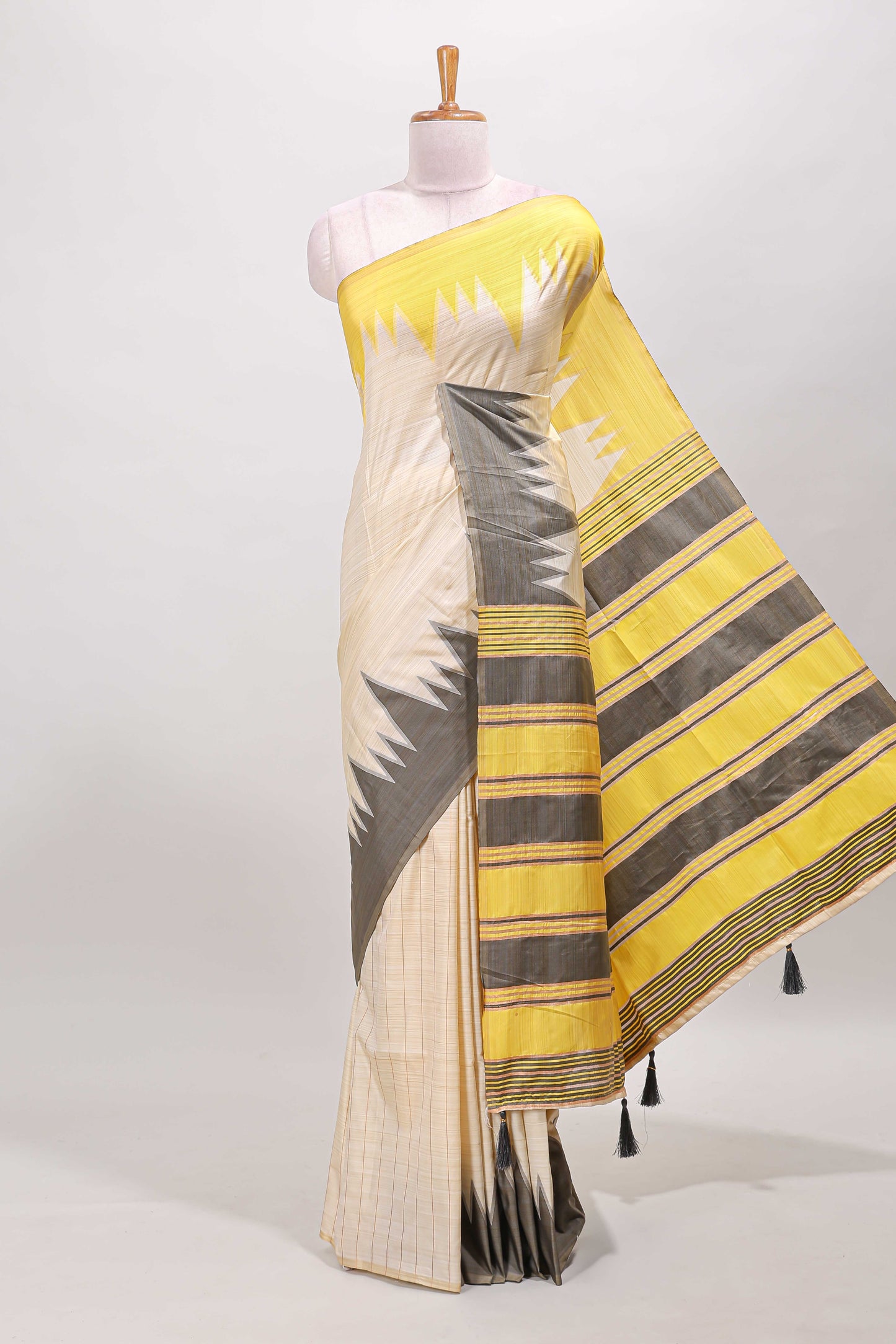 Borderless sandal semi soft silk ikkat pattern saree