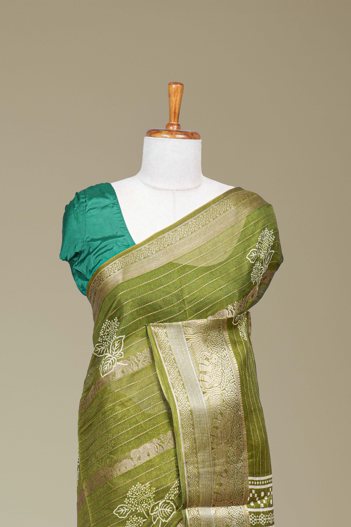 Broad zari edging