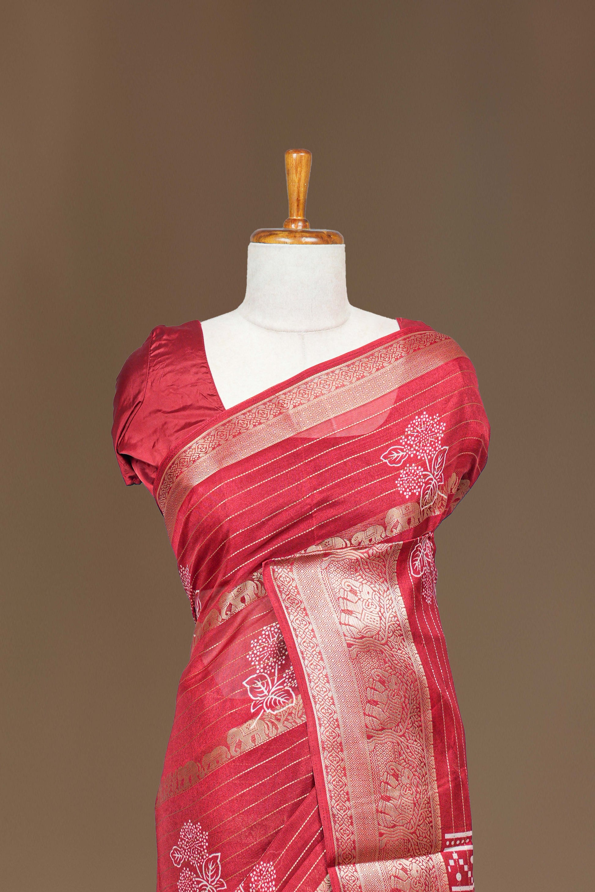 Butta floral detailing saree