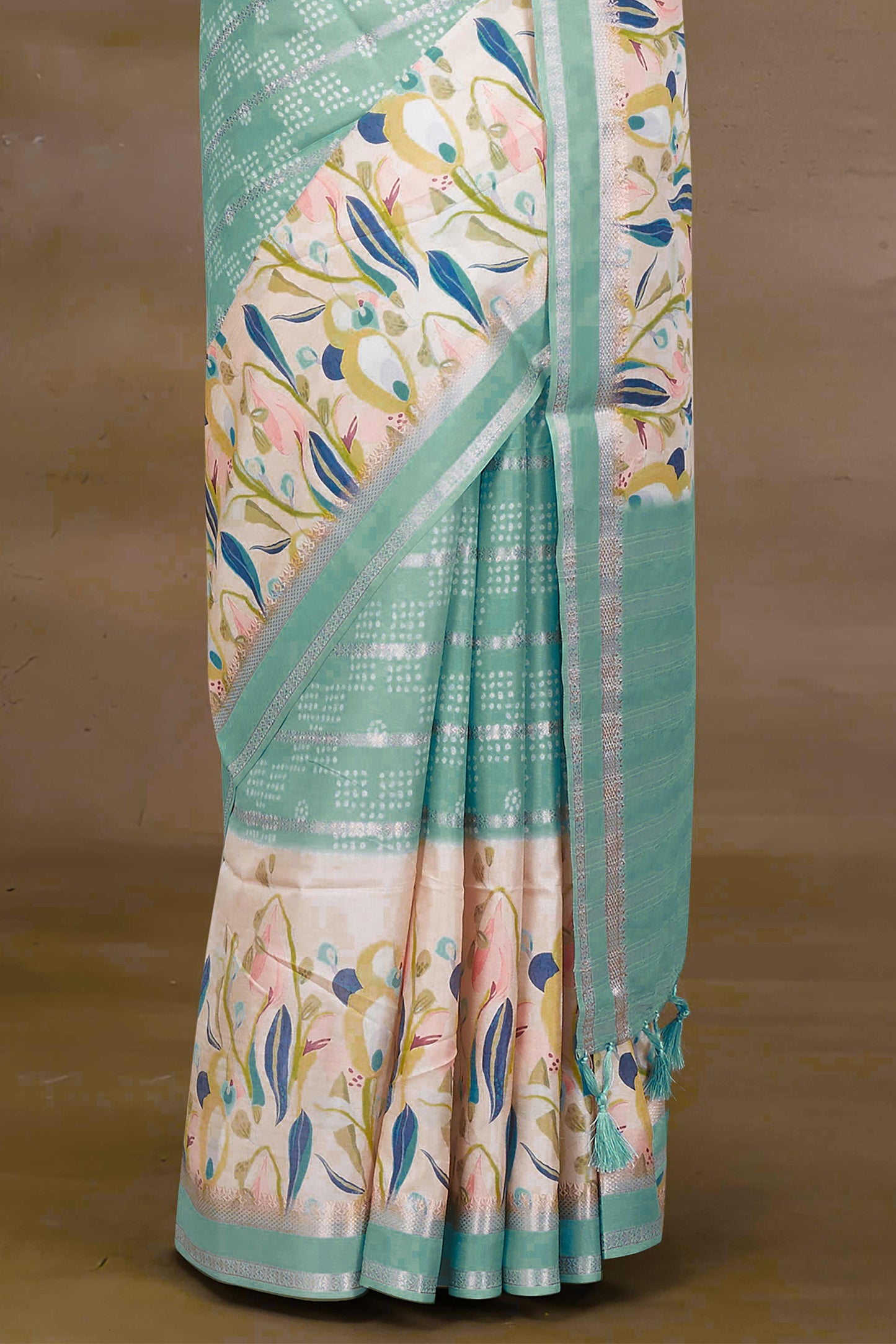 Contrast border tussar
