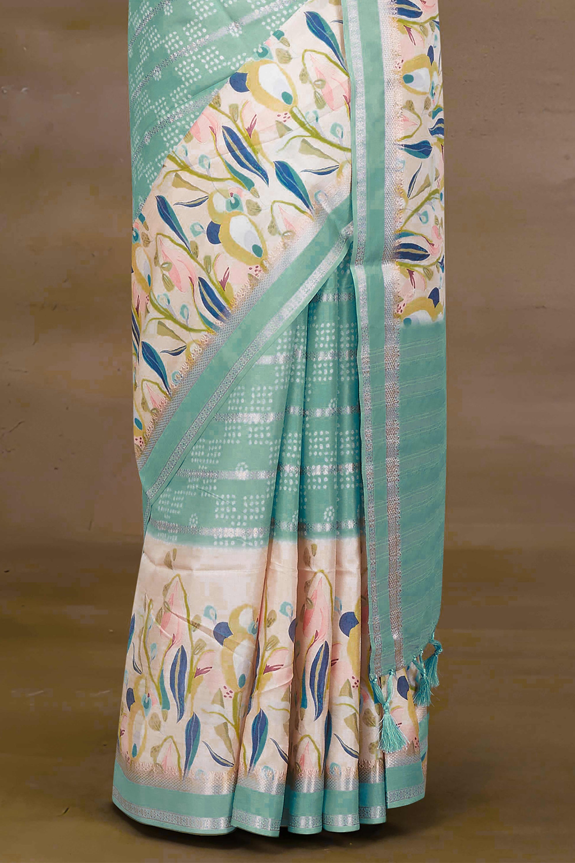 Contrast border tussar