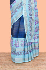 Contrast pallu accent