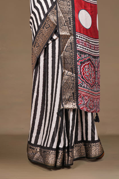 Contrast print pallu