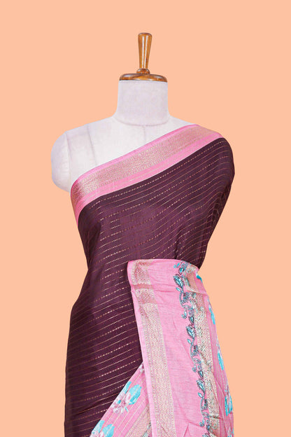 Contrasting pallu accent