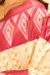 Contrasting pallu finish saree