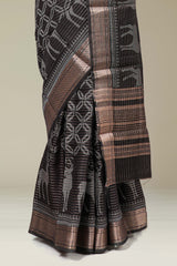 Contrasting zari blouse