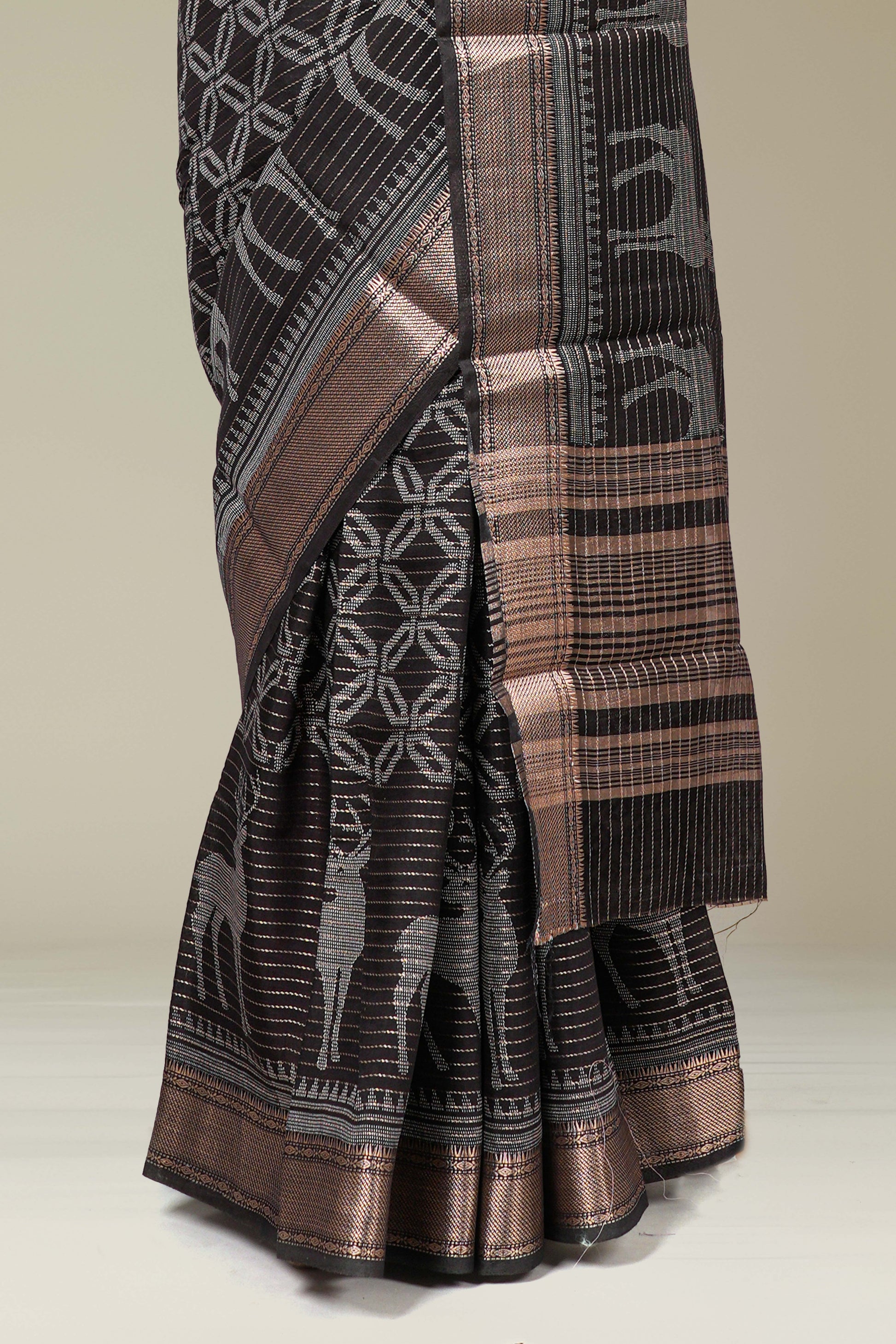 Contrasting zari blouse