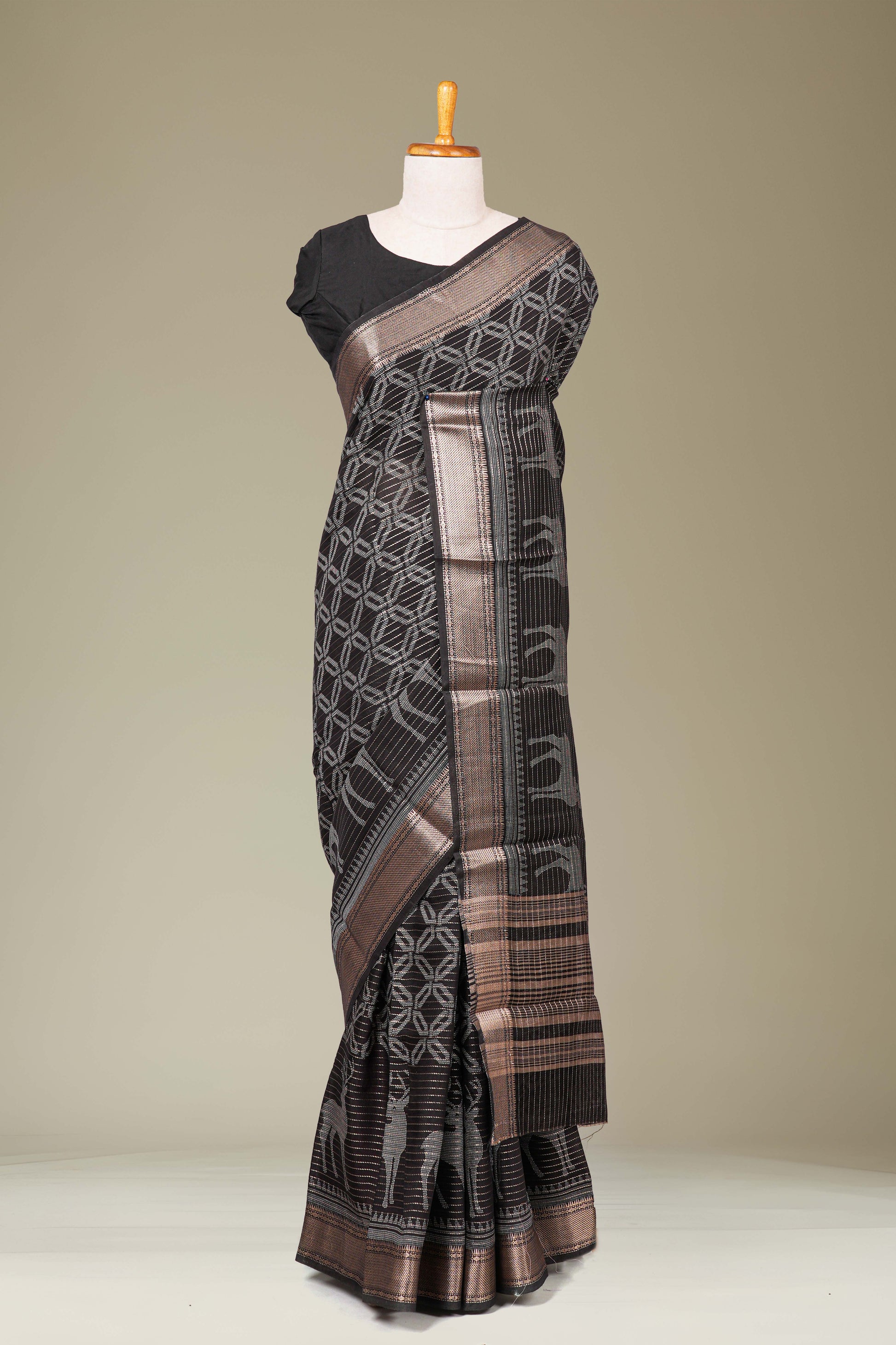 Copper zari diamond pattern
