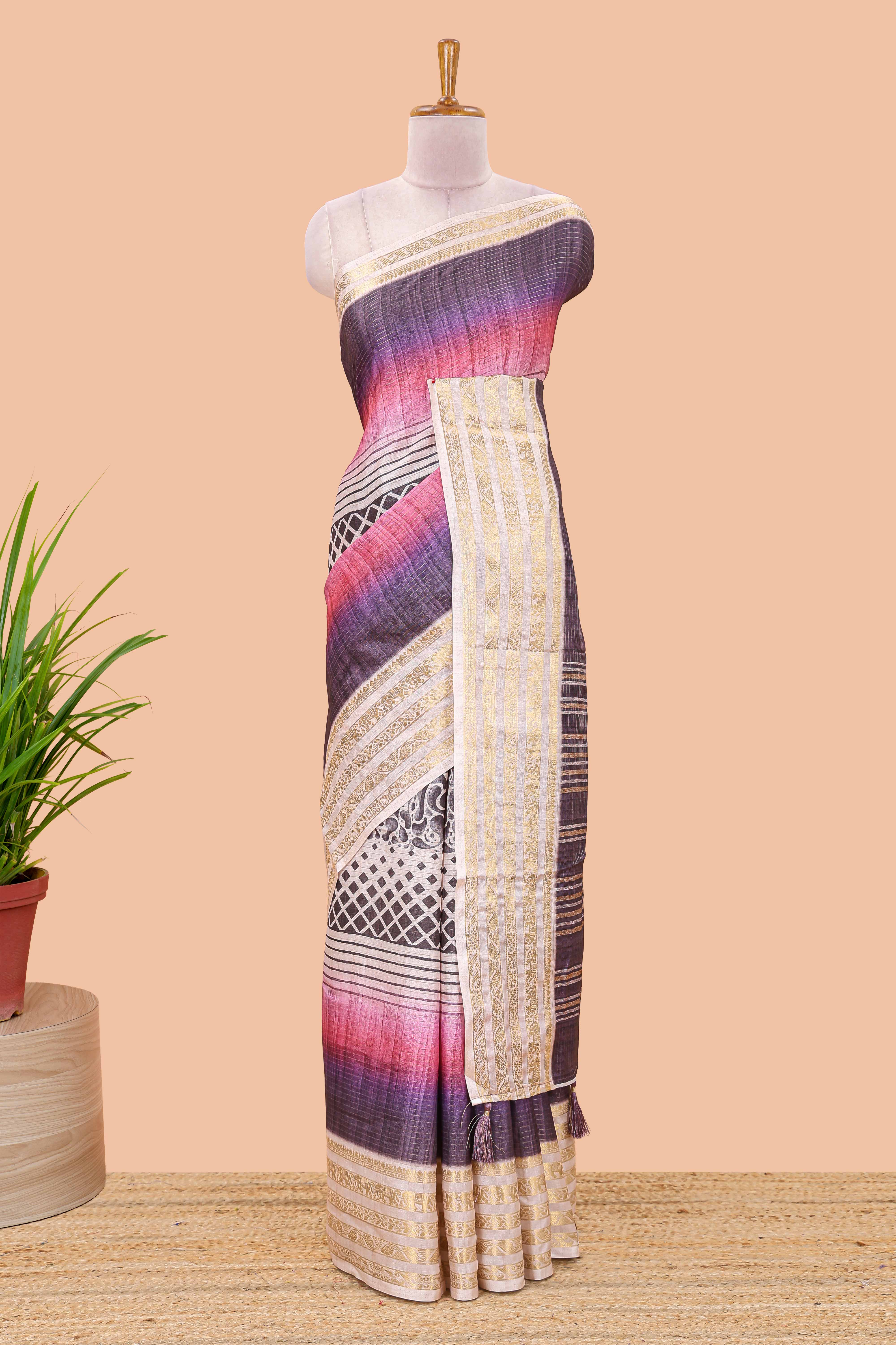 Dual tone pallu accent