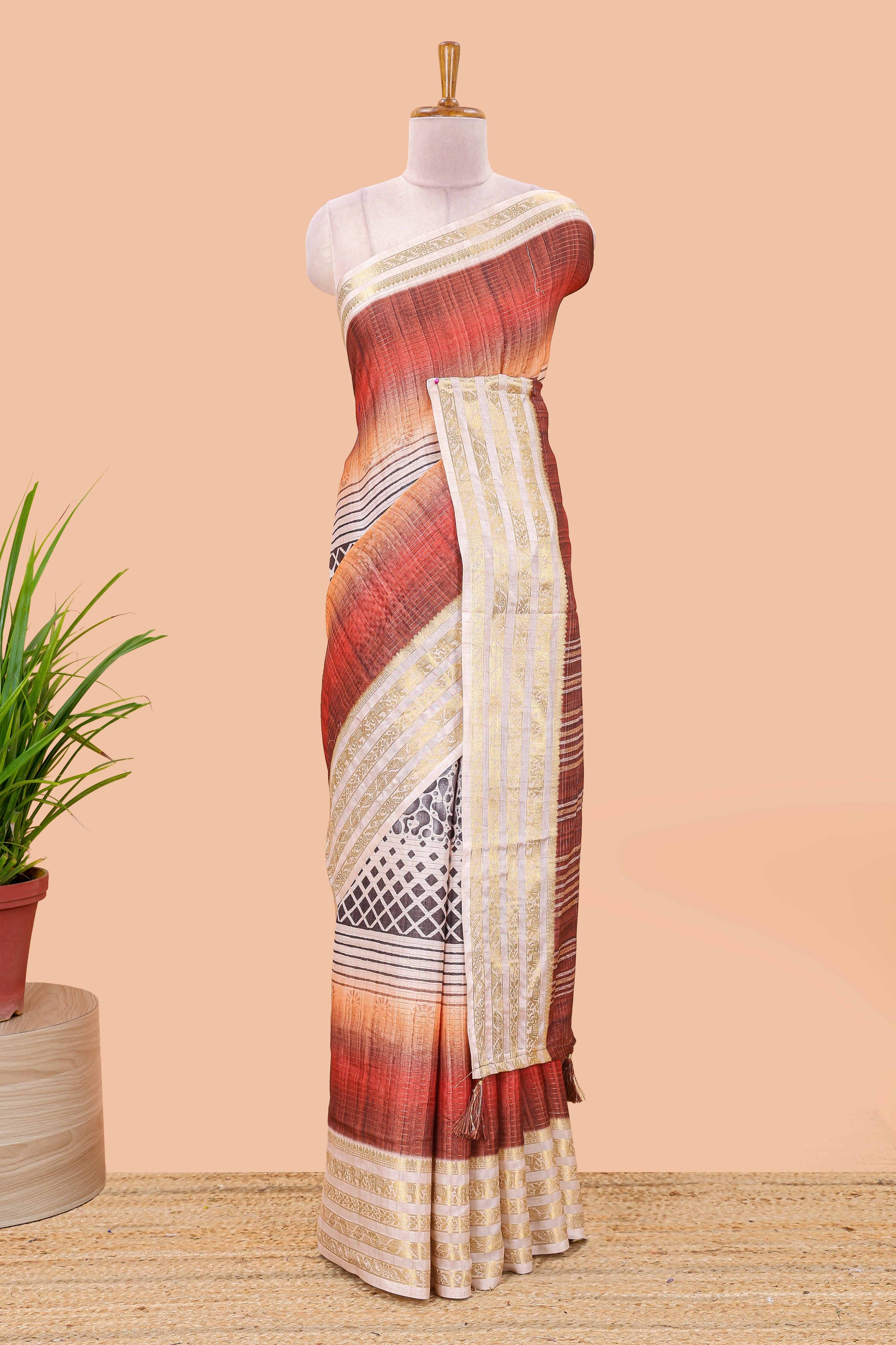 Dual tone pallu design