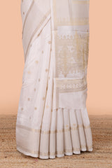 Dual tone white pallu styling