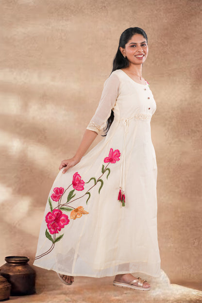 Elegant neckline festive attire
