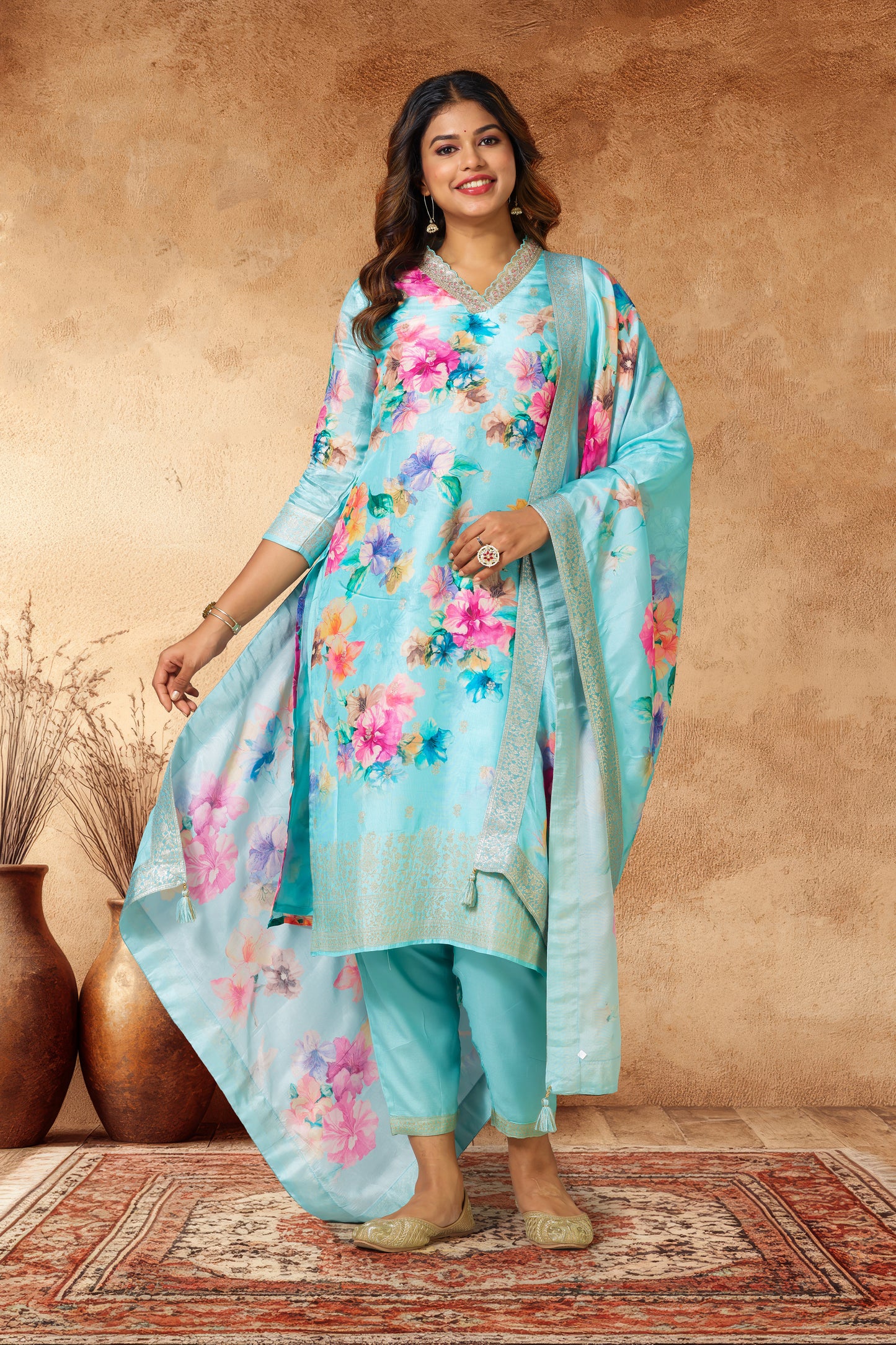 Elegant zari detail suit